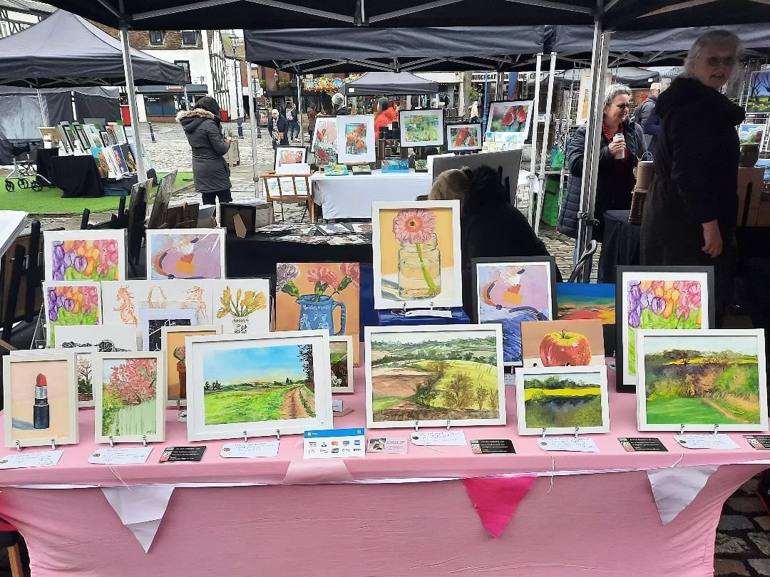 Hitchin Art Market today 🎨🫶.

A cold one... lots of hot drinks consumed. ☕️ 

#hitchinartmarket #hitchin #hitchinart #hitchinarthub #hitchintown #artstall #contemporaryart #supportsmallbusiness #hertfordshireart #hertfordshireartist  #artistsandmak