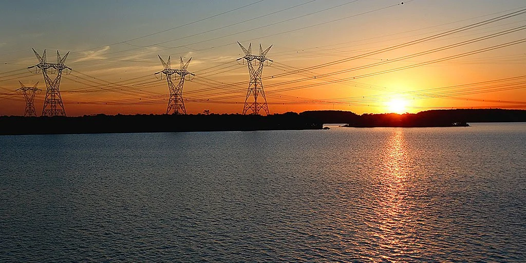 Hydropower credibility in carbon markets: reservoir and transmission lines