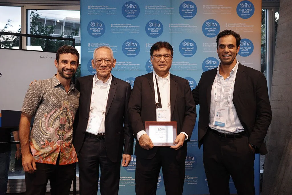 Sarawak Energy receive certification plaque for the Bakun Hydroelectric Plant