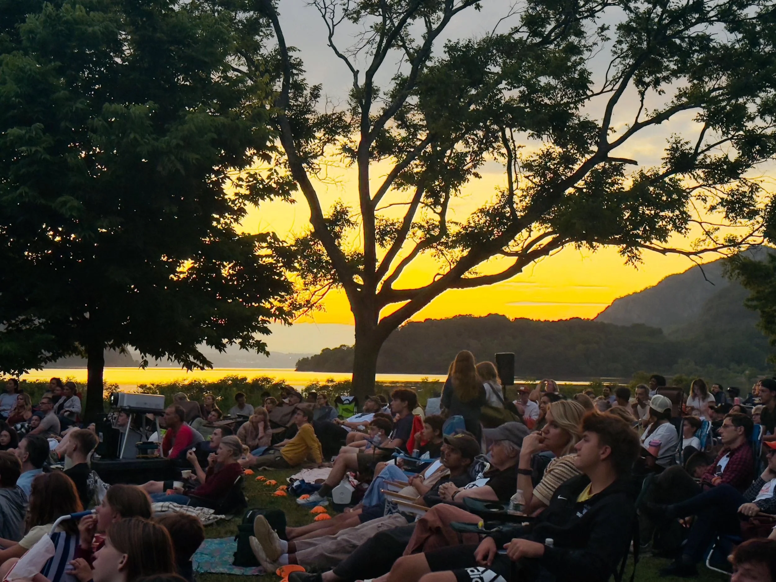 A mood-setting sunset followed by a film that still hits all the marks. Thanks to all who joined us for our Summer Film Series kickoff on the riverfront last night in partnership with our wonderful Village of Cold Spring. Welcome, summer. 

#missioni