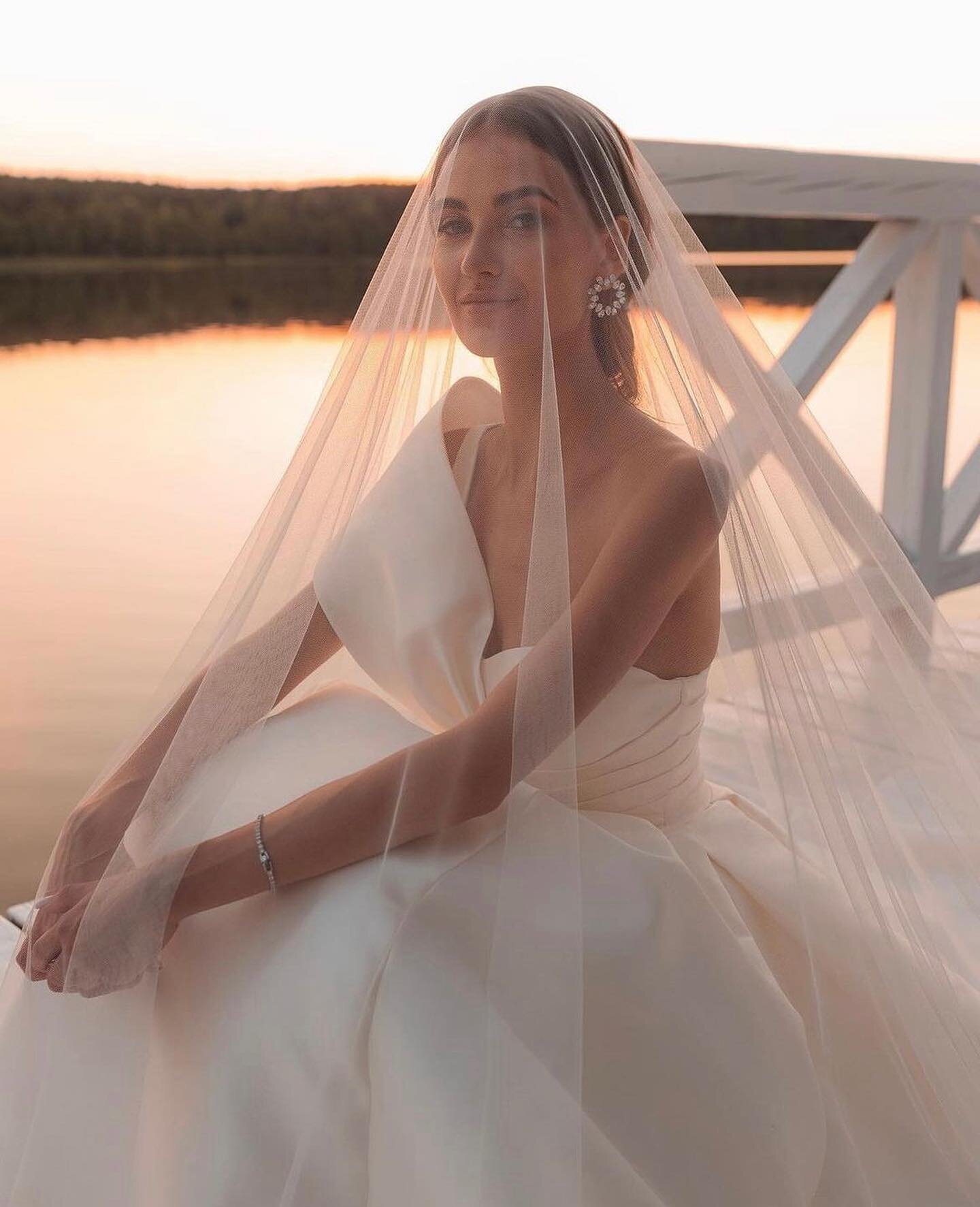 Summer 𝘥𝘳𝘦𝘢𝘮𝘪𝘯𝘨 in @pronovias ✨⛅️

A perfect modern take on a princess ballgown. Is 𝑺𝒆𝒅𝒏𝒂 on your wish list? 

𝘐𝘧 𝘺𝘰𝘶 𝘢𝘳𝘦 𝘢 2023 𝘣𝘳𝘪𝘥𝘦 𝘴𝘵𝘪𝘭𝘭 𝘴𝘦𝘢𝘳𝘤𝘩𝘪𝘯𝘨 𝘧𝘰𝘳 𝘺𝘰𝘶𝘳 𝘨𝘰𝘸𝘯, 𝘸𝘦 𝘸𝘢𝘯𝘵 𝘵𝘰 𝘴𝘦𝘦 𝘺𝘰𝘶