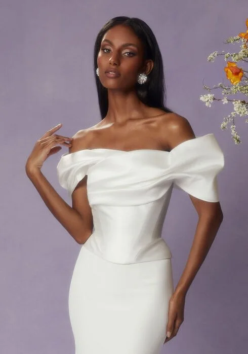 SARAH SEVEN leo bodice / size 12 /
WAS £2700 NOW £995