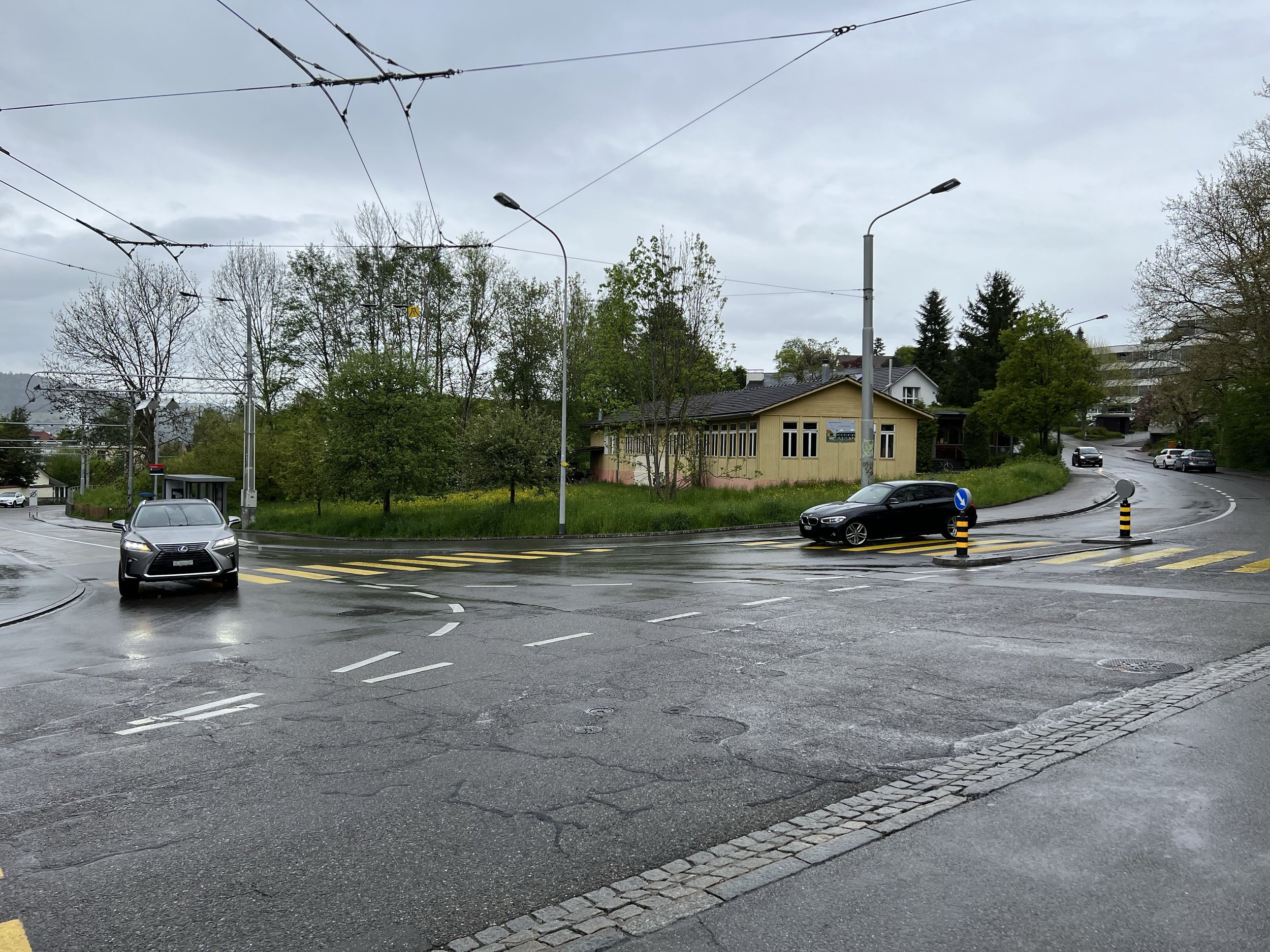 Kreuzung Schlössli mit altem Pfadiheim