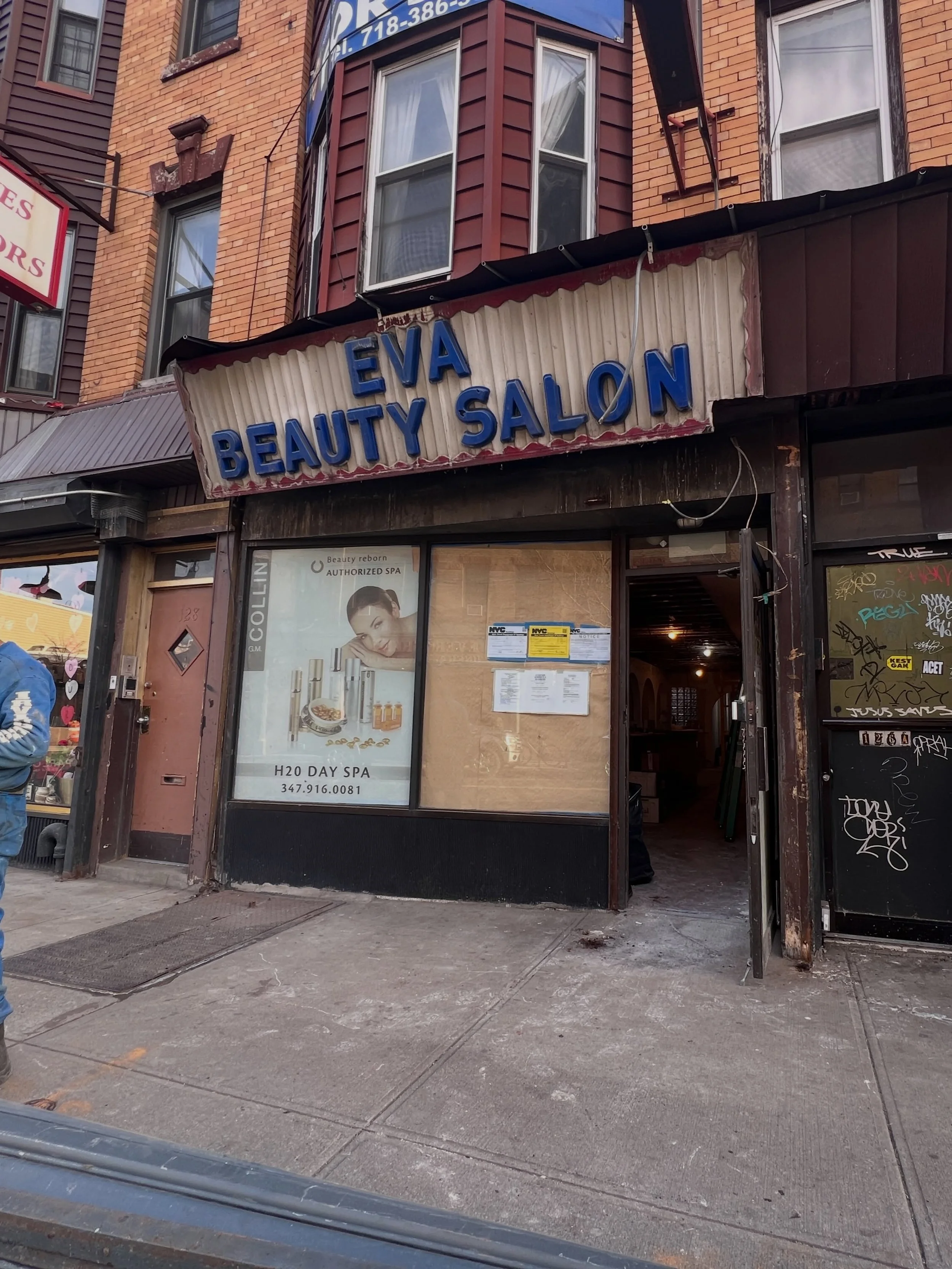 3 years ago TODAY we decided to flip and gut a spa/massage parlour and turn it into a pink spaceship bar! 🚀 

What the hellllll were we thinking?!?! 🥵🥵🥵 Fortunately our unhinged delulu-ism turned out to be a great idea and thanks to our patrons, 