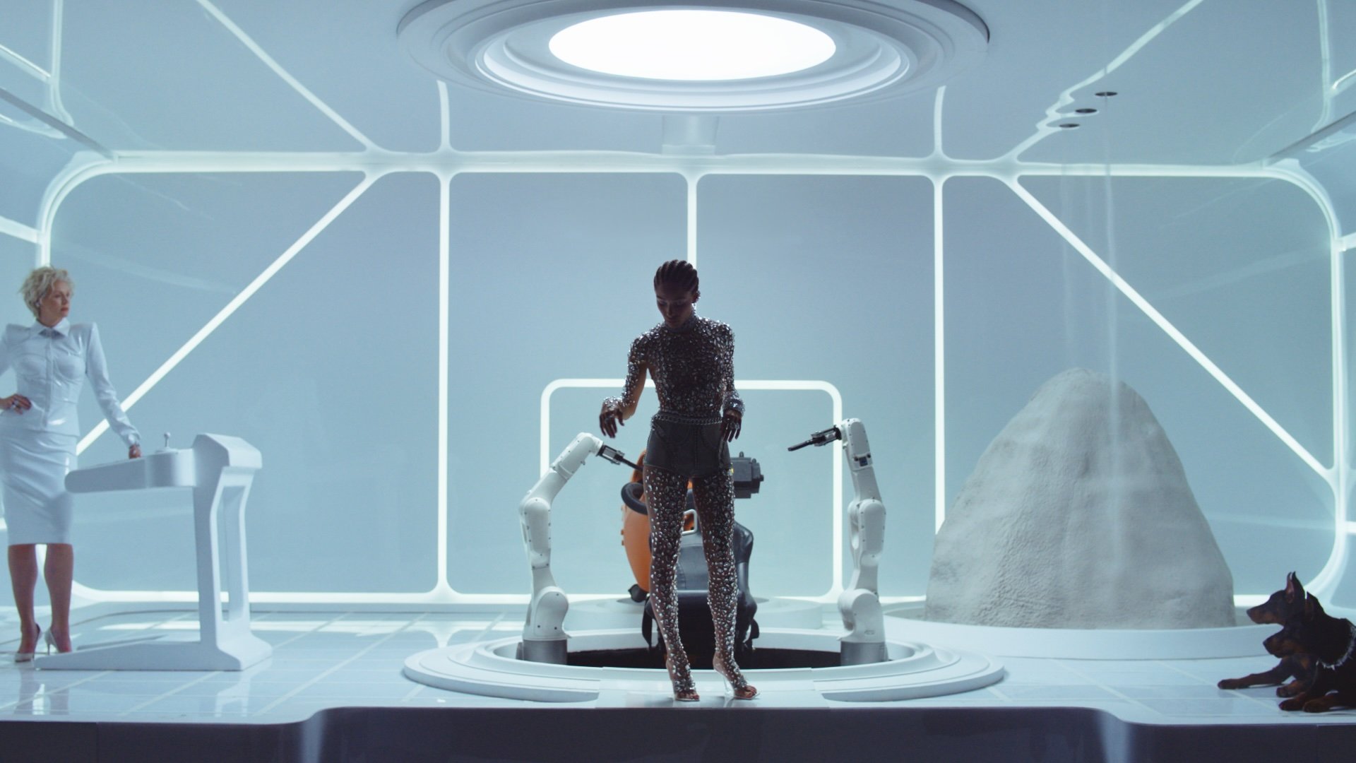 SWAROVSKI 'WONDERLAB' (2021)
DIR. TERENCE NEALE