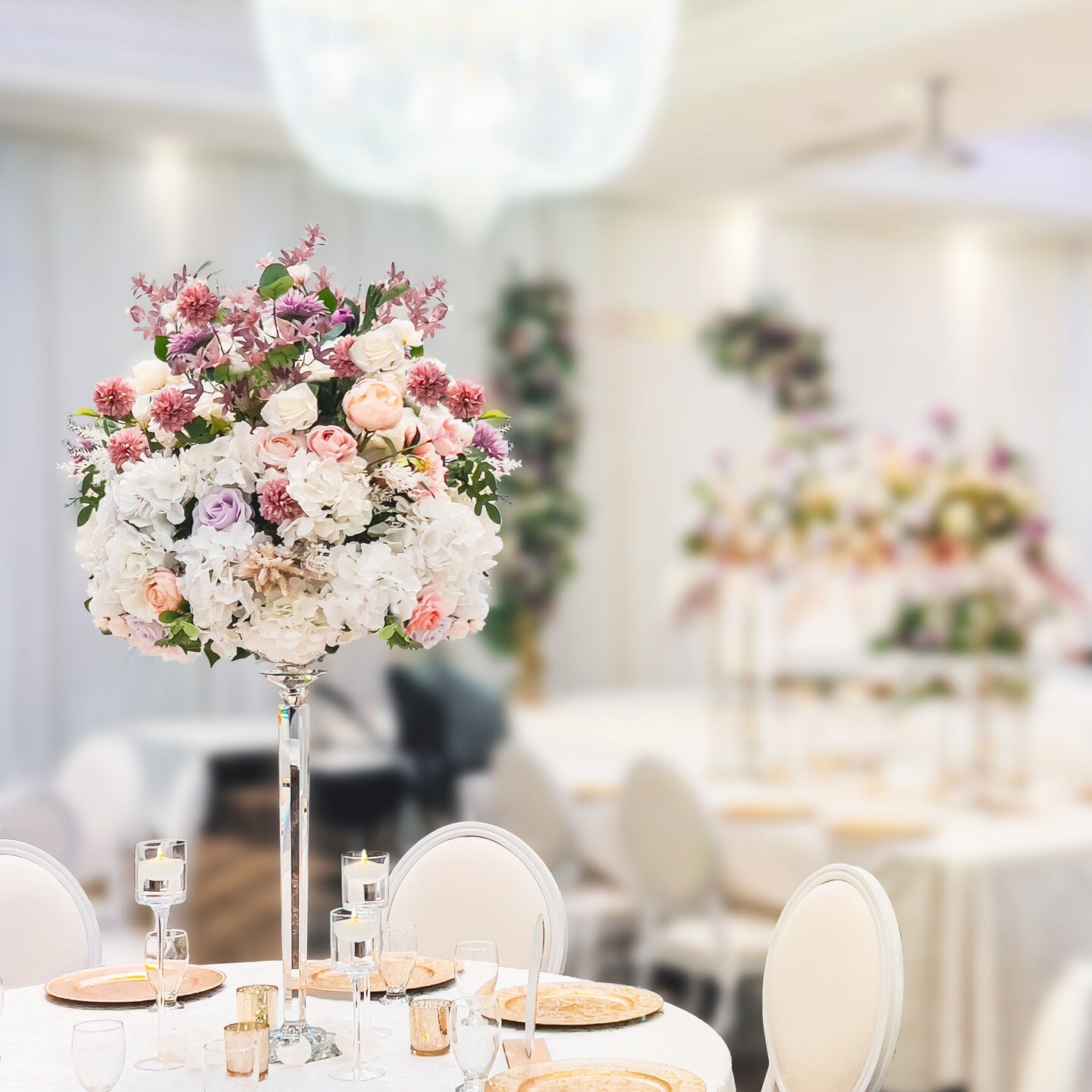 -----------Simple $ Elegant------------
#weddings #decoration #weddingdress #weddingphotography #weddingcake #weddingluxury #weddinglux #wedding #decor #luxury #bouquet #event #eventplanner