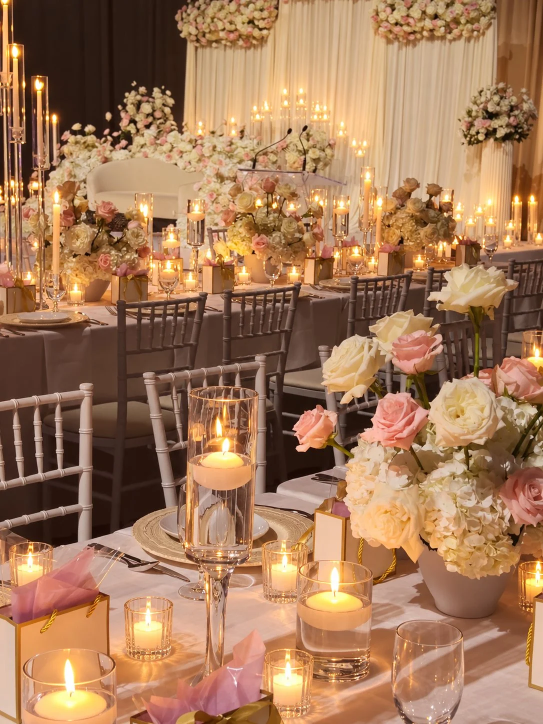 Luxury Romantic Wedding Table Decor Inspiration
∙
∙
∙
∙
∙
#wedding #event #eventplanner #weddingdecor #1king #weddingdress #weddingphotography #decor #decoration #dress #banquethall #florist #weddingday #weddinginspo #luxury #banquethall #toronto #to