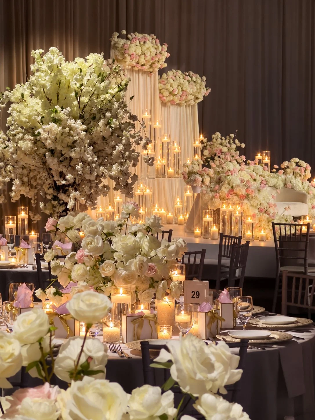 A celebration designed to leave a lasting impression ✨ From the florals to the candlelit details, every element was styled to perfection. 
∙
∙
∙
∙
∙
#wedding #event #eventplanner #weddingdecor #1king #weddingdress #weddingphotography #decor #decorati