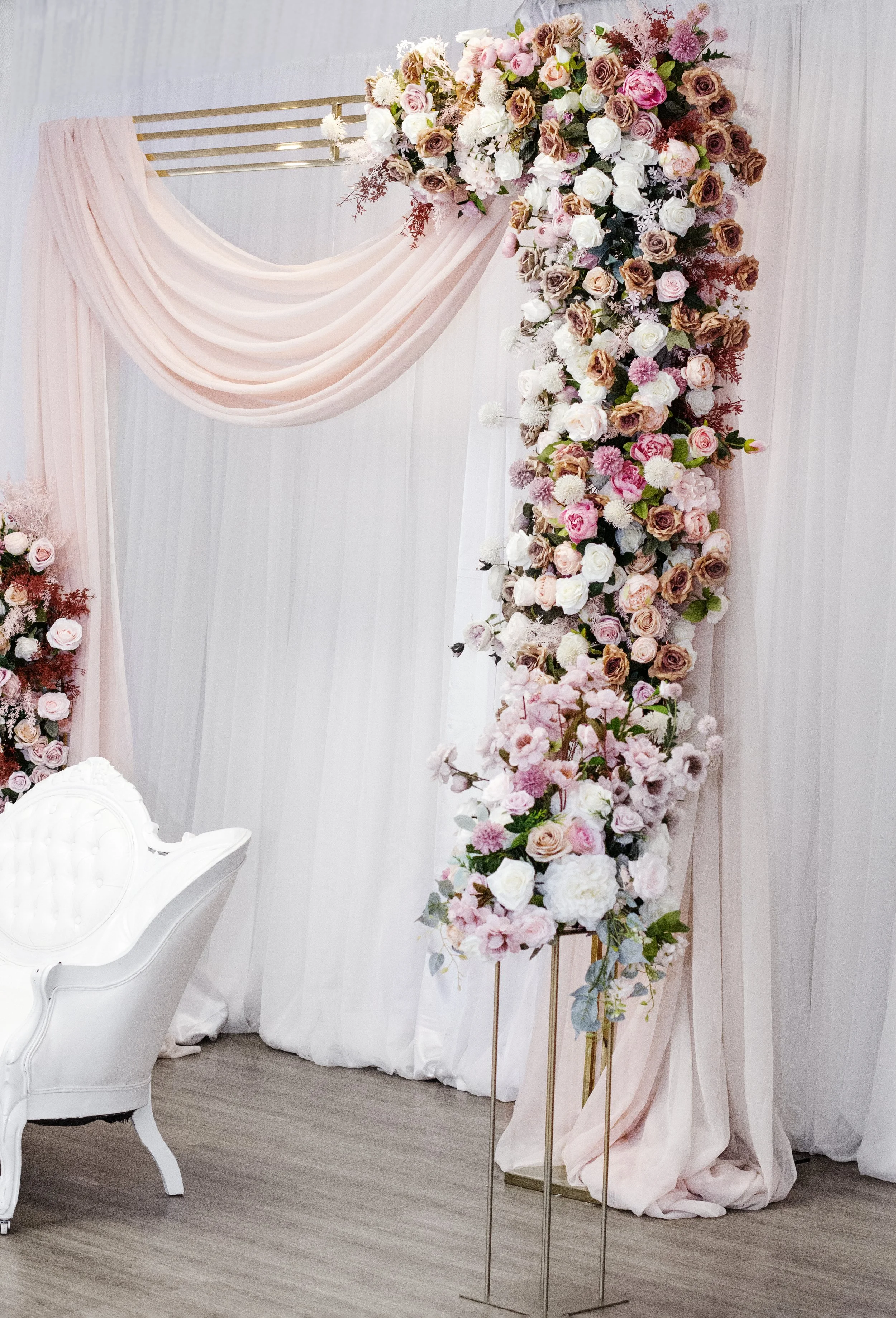 With expertise in various arch designs, we specialize in creating stunning and unique structures that elevate the ambiance of any event or celebration.