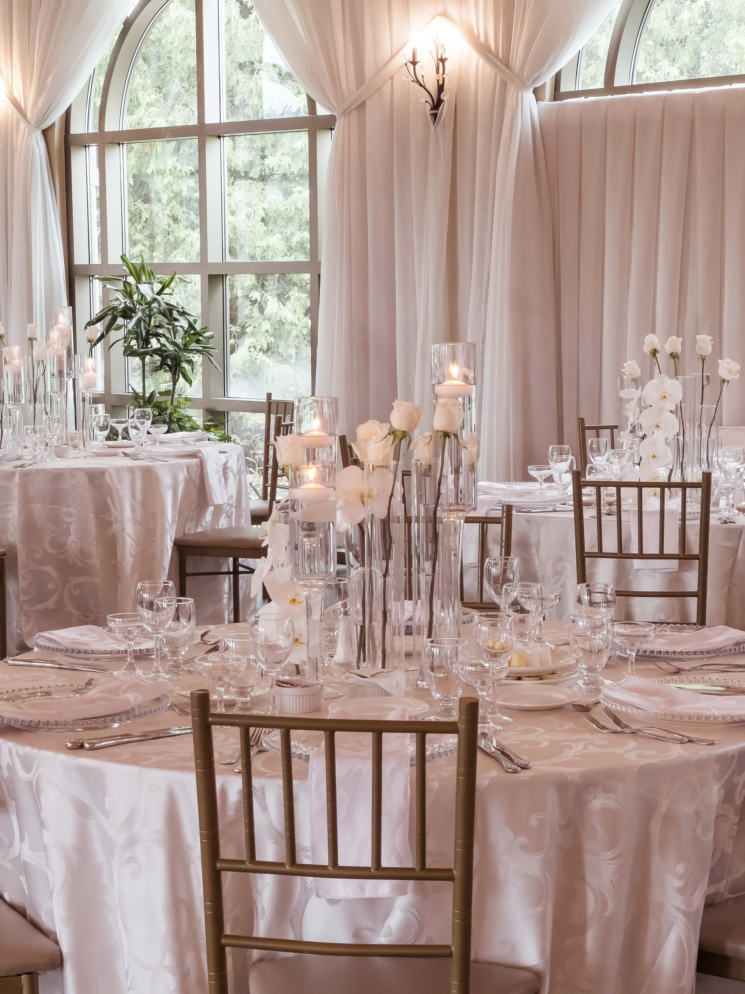 In a unique style, our centerpieces feature single roses paired with elegant orchids and floating candles, creating a harmonious blend of romance and tranquility.