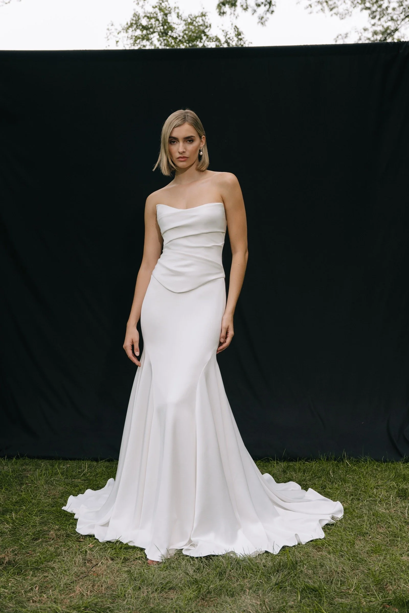 Alora von Jenny Yoo, trägerloses Fit-and-Flare-Brautkleid aus luxuriösem Satin
