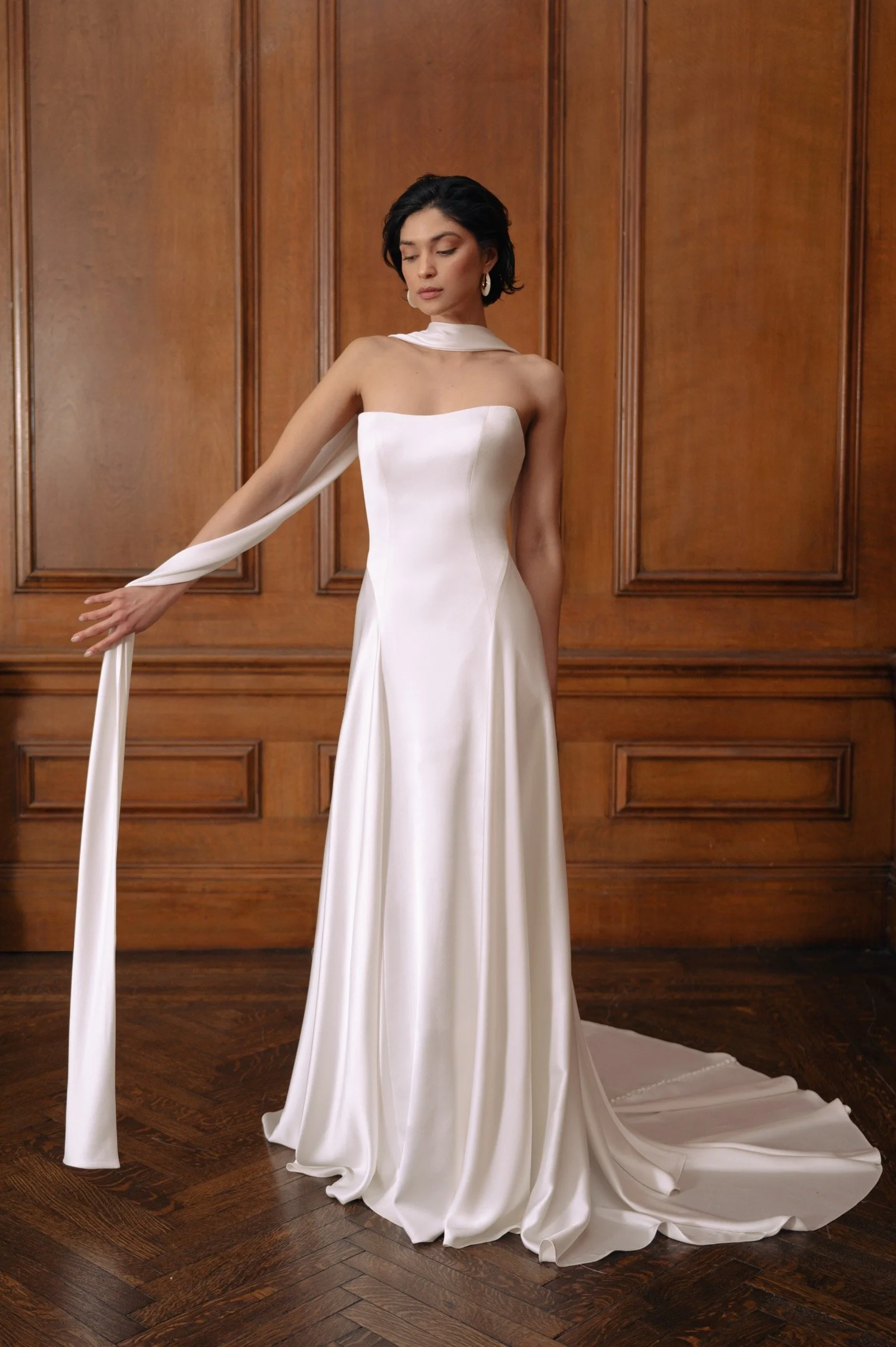 Addilyn von Jenny Yoo mit passendem Schal aus luxuriösem Satin