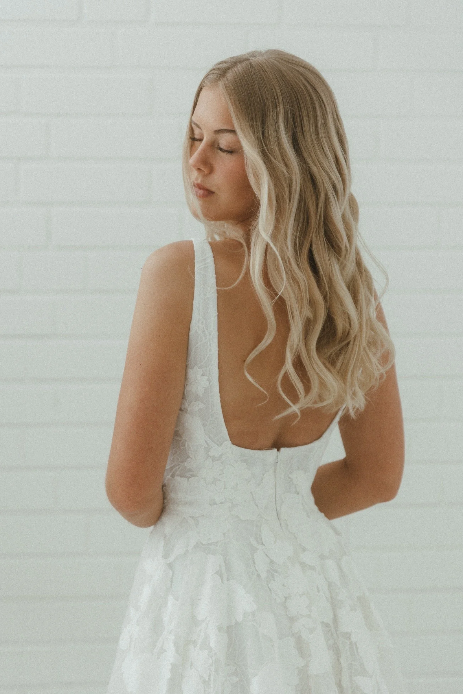 Tasha Brautkleid von Watters mit eckigem Ausschnitt und schmalen Trägern