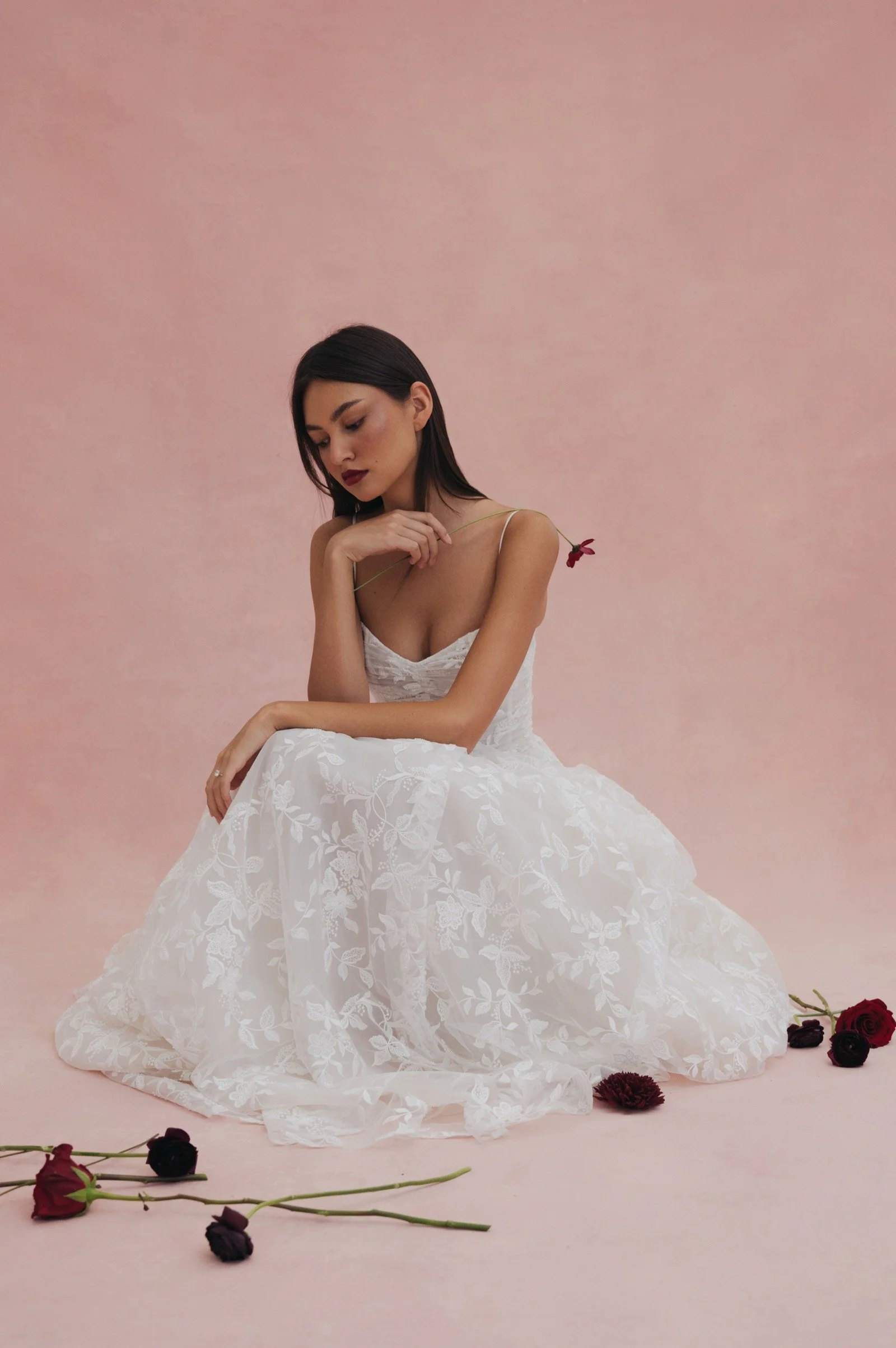 Emma Brautkleid von Jenny Yoo mit gerafftem A-Linien-Rock und Perlenstickerei