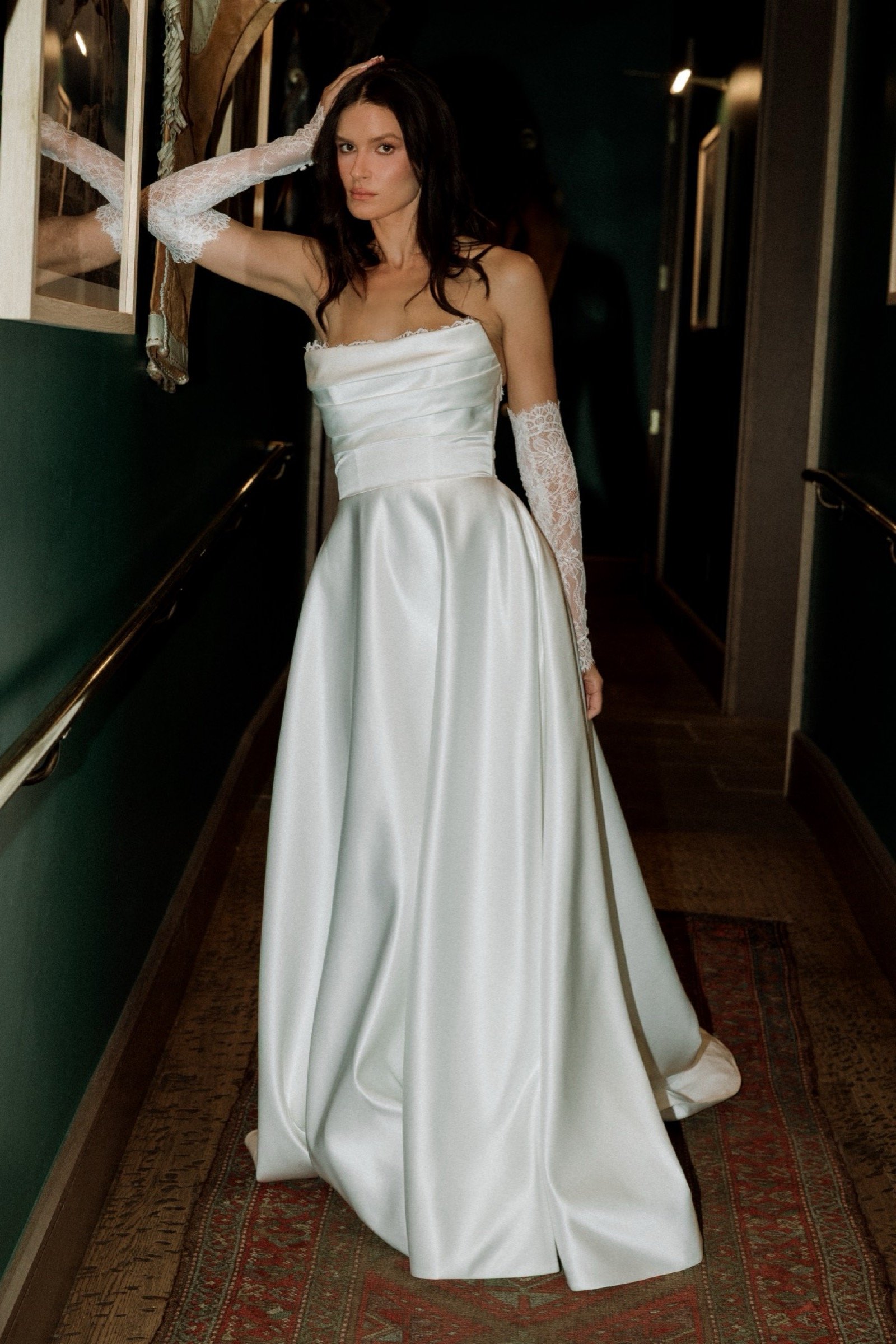  A-Linien-Brautkleid Aster von Watters mit Satinrock und eleganter Schleppe