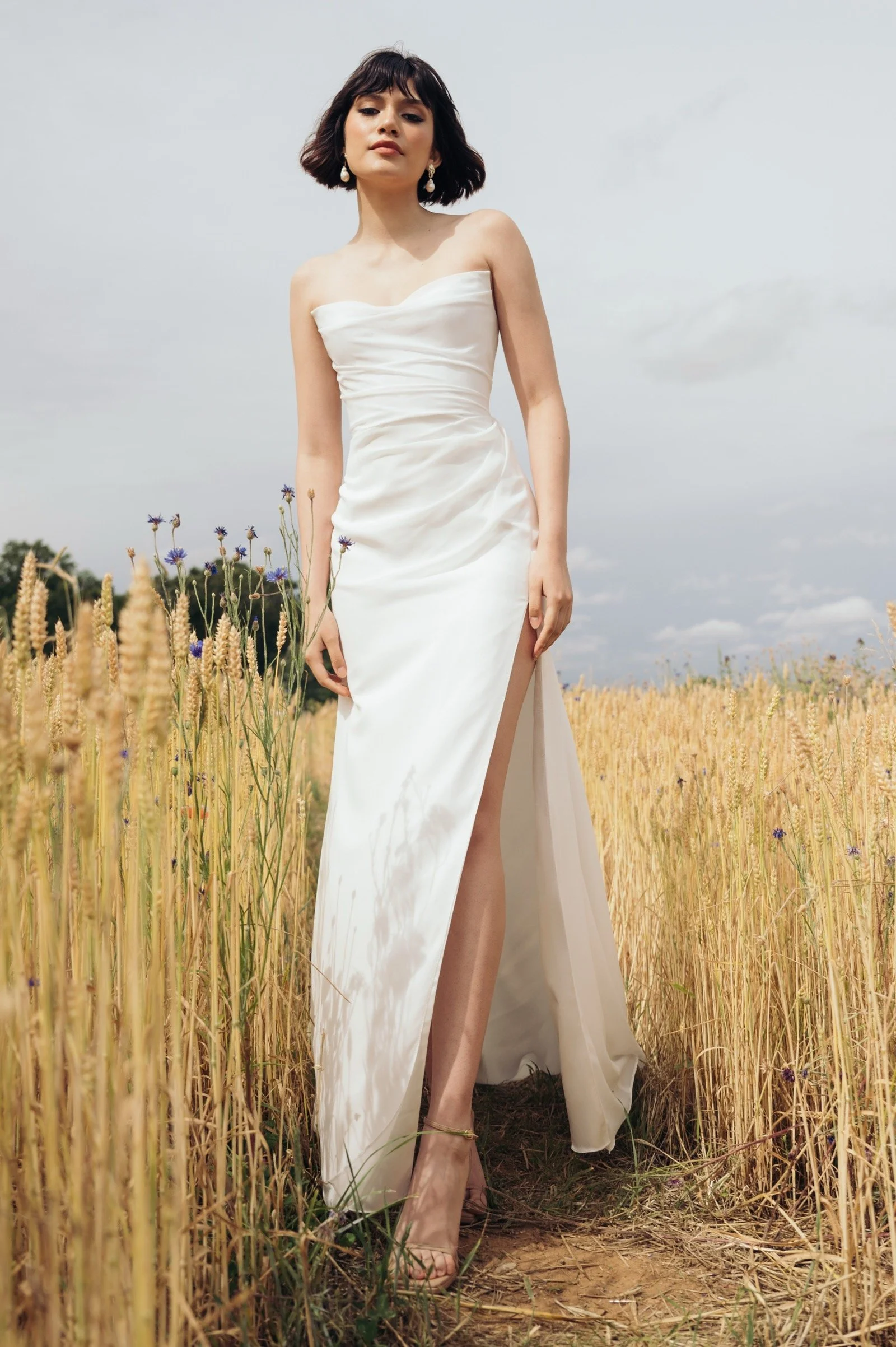 Hope von Jenny Yoo mit drapiertem Wickelrock und elegantem Beinschlitz