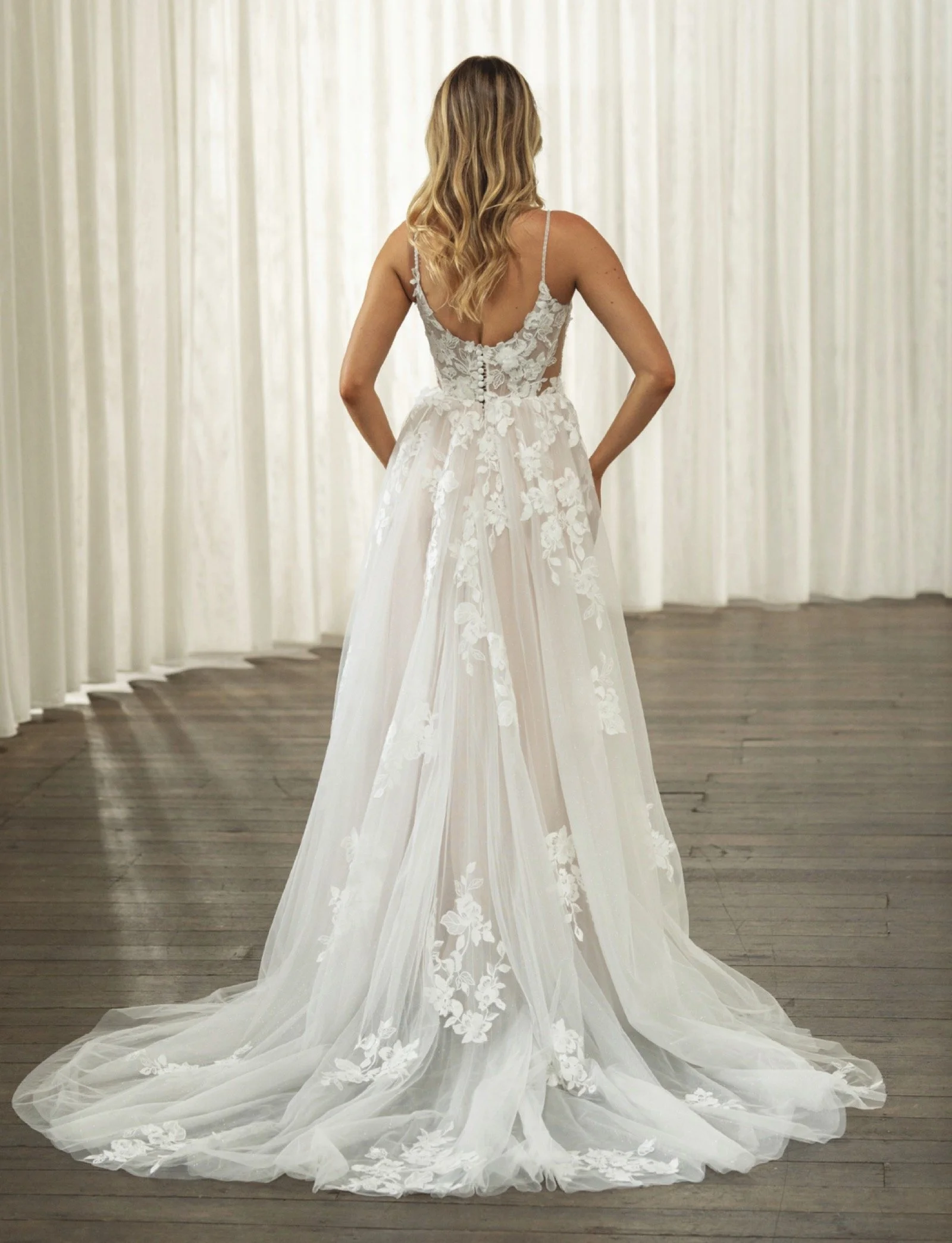 Madi Lane-Tyson-Brautkleid-hinten.jpeg