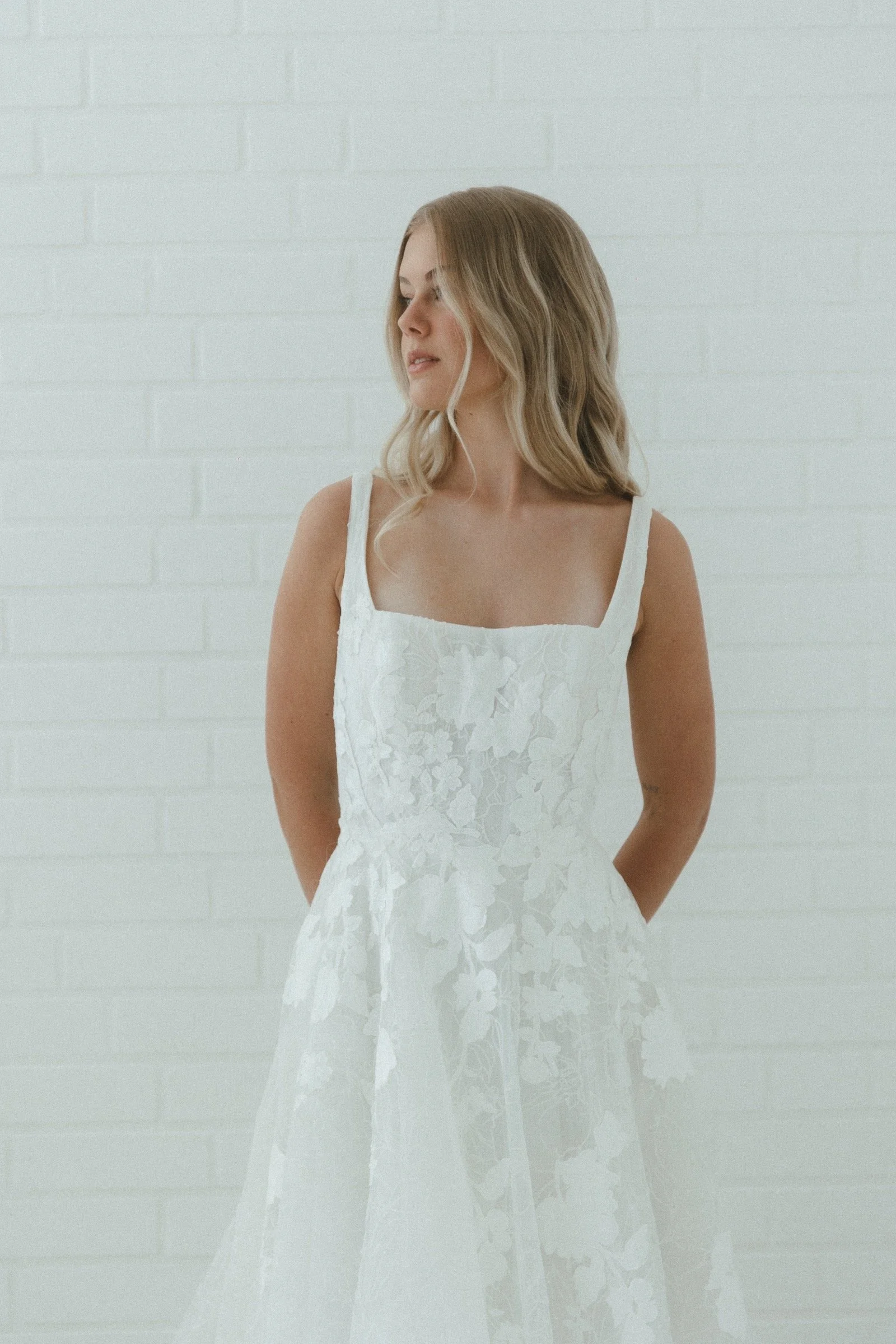 Tasha Brautkleid von Watters mit eckigem Ausschnitt und schmalen Trägern