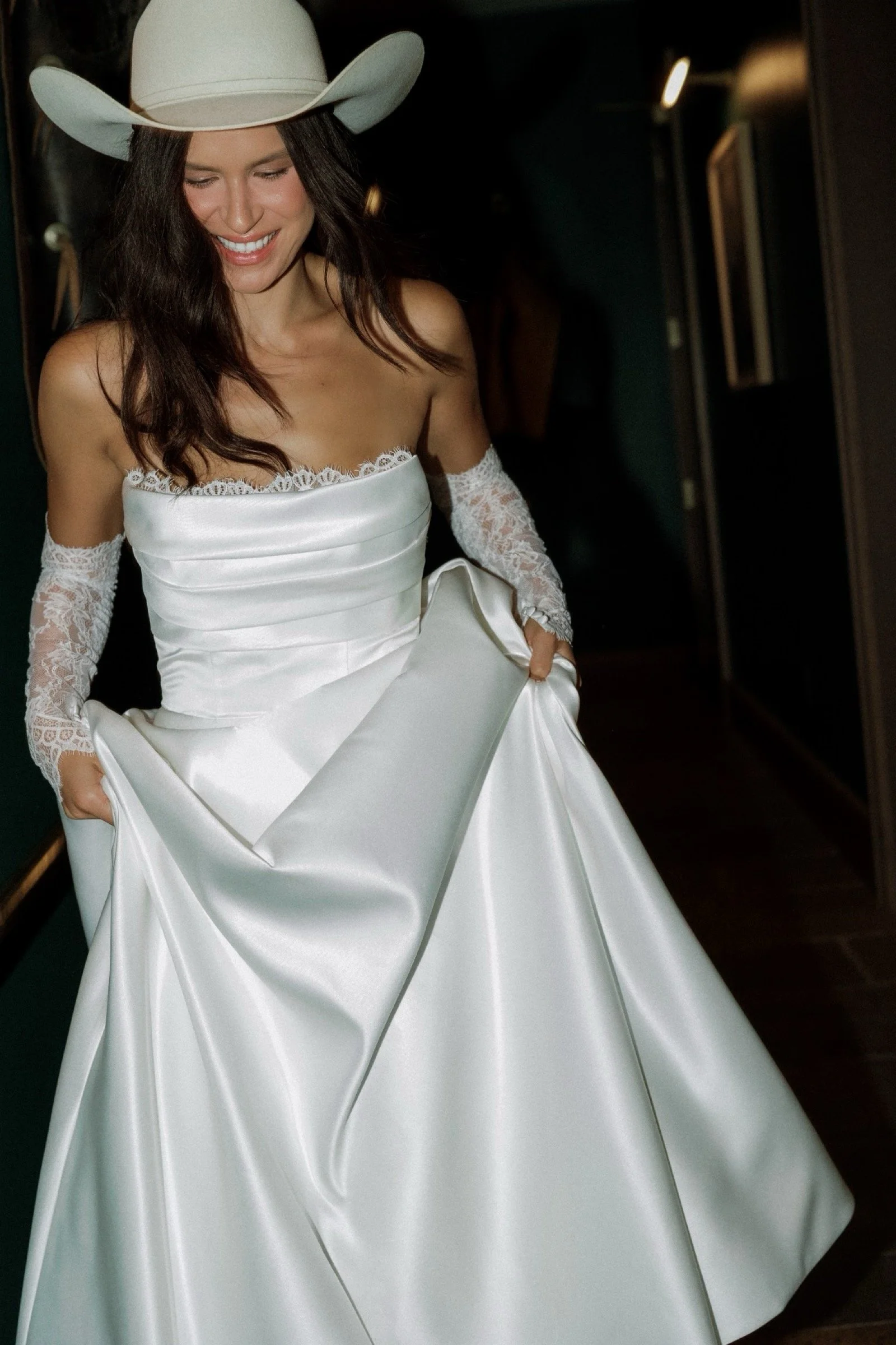  A-Linien-Brautkleid Aster von Watters mit Satinrock und eleganter Schleppe