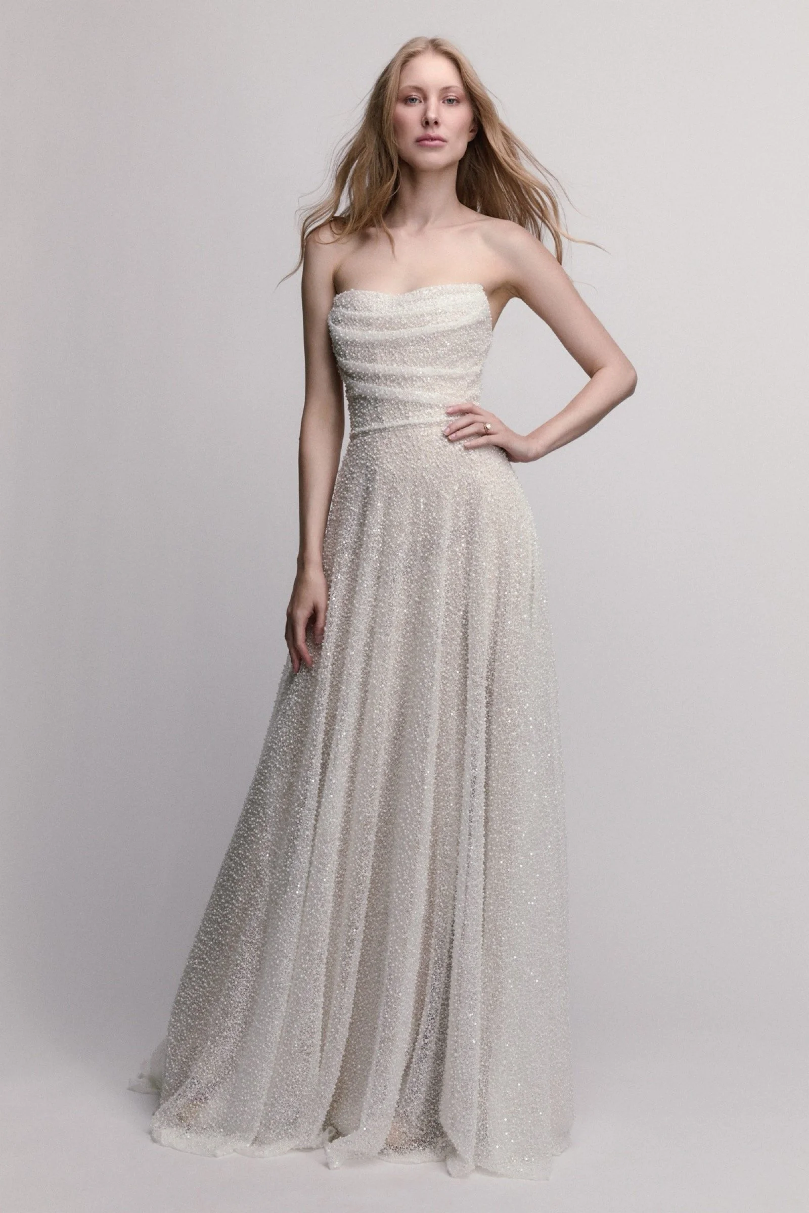 Flossie von Watters, trägerloses A-Linien-Brautkleid mit geradem Ausschnitt und Perlengitter