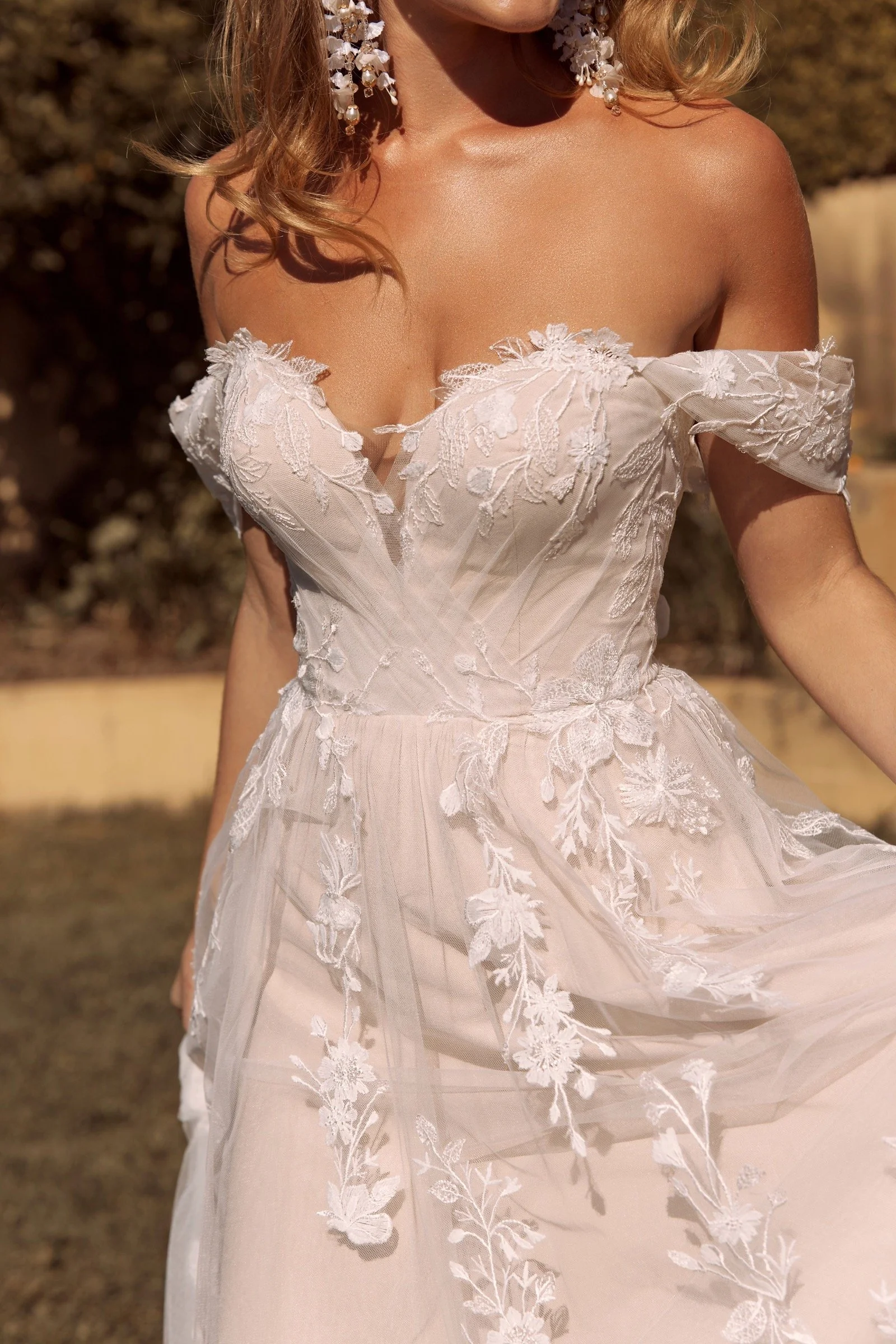 Brielle Brautkleid von Madi Lane mit gerafftem Tüll am Oberteil und betonter Taille