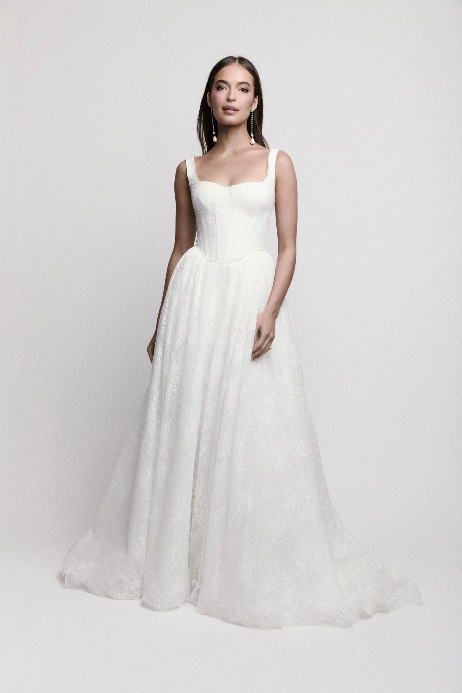 Clover von Watters, A-Linien-Brautkleid aus Caterina Spitze mit Scoop Neck und breiten Trägern