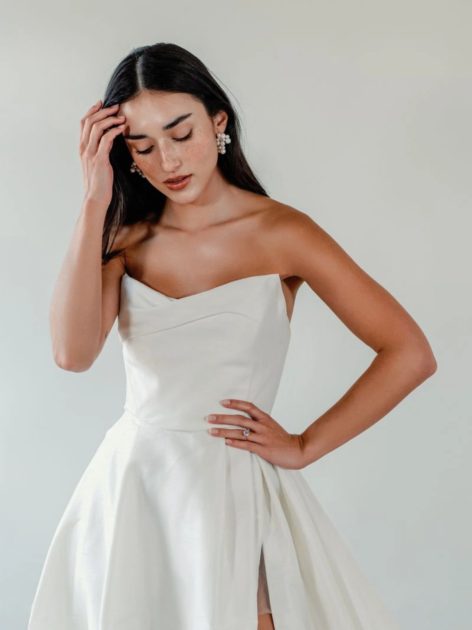 Detailansicht des Lalima Brautkleides von Watters mit strukturiertem Dupioni und mattem Organza