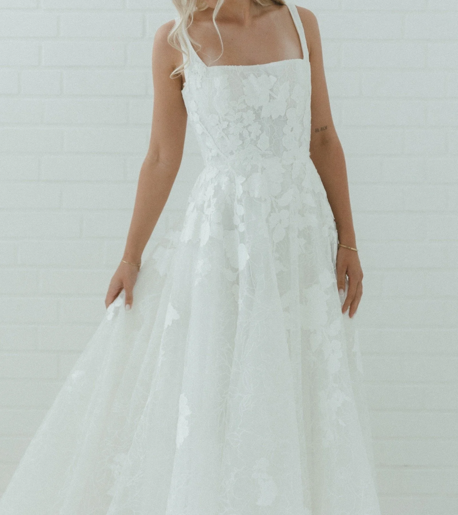 Tasha von Watters, A-Linien-Brautkleid aus Tüll mit floralem Muster und eckigem Ausschnitt