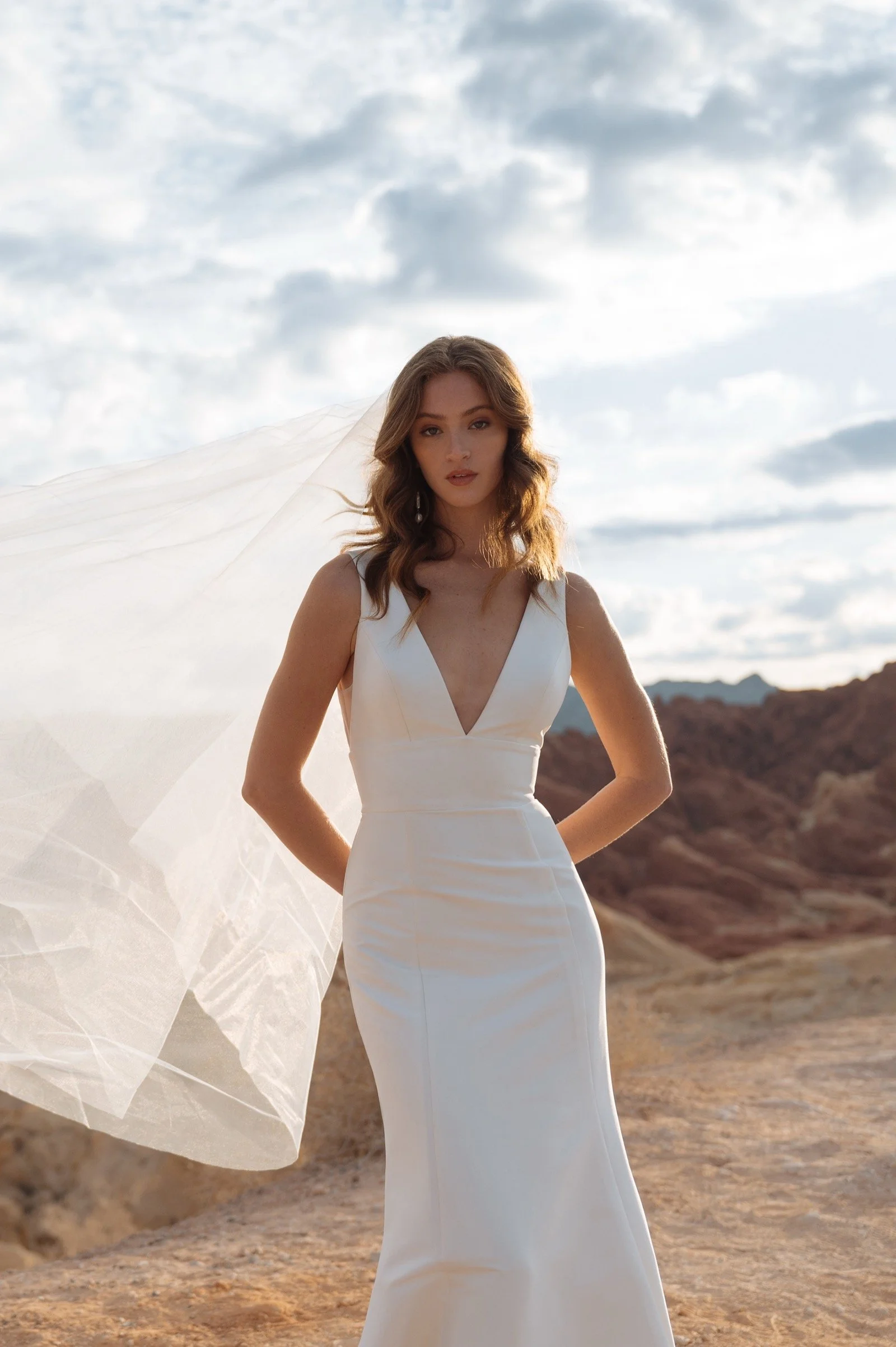 Ilana Brautkleid von Jenny Yoo mit Kummerbund-Taille und schmal geschnittenem Rock