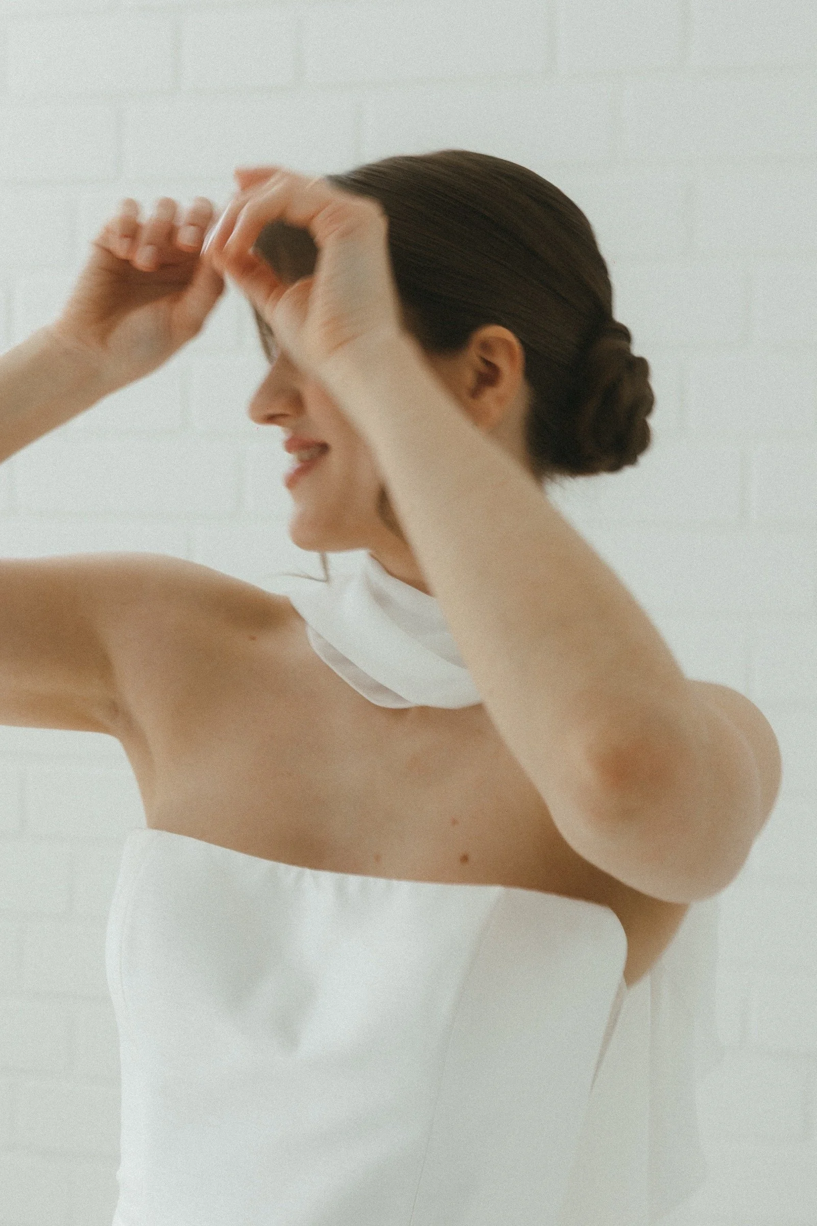 JennyYoo-Lucia-Brautkleid-schal.jpeg