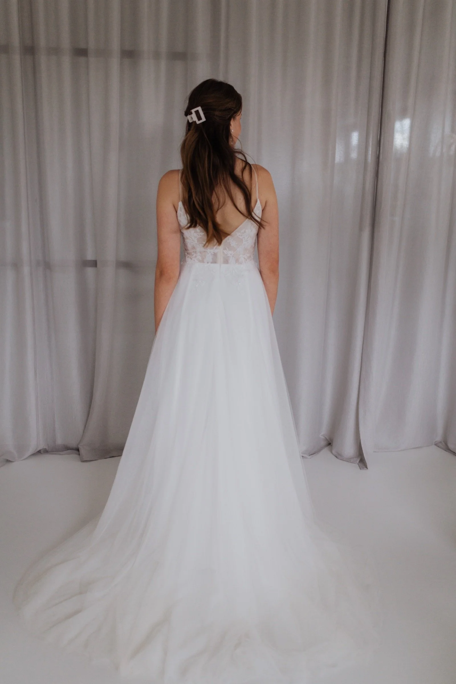 Amy Love-Berri-Brautkleid-hinten.jpeg