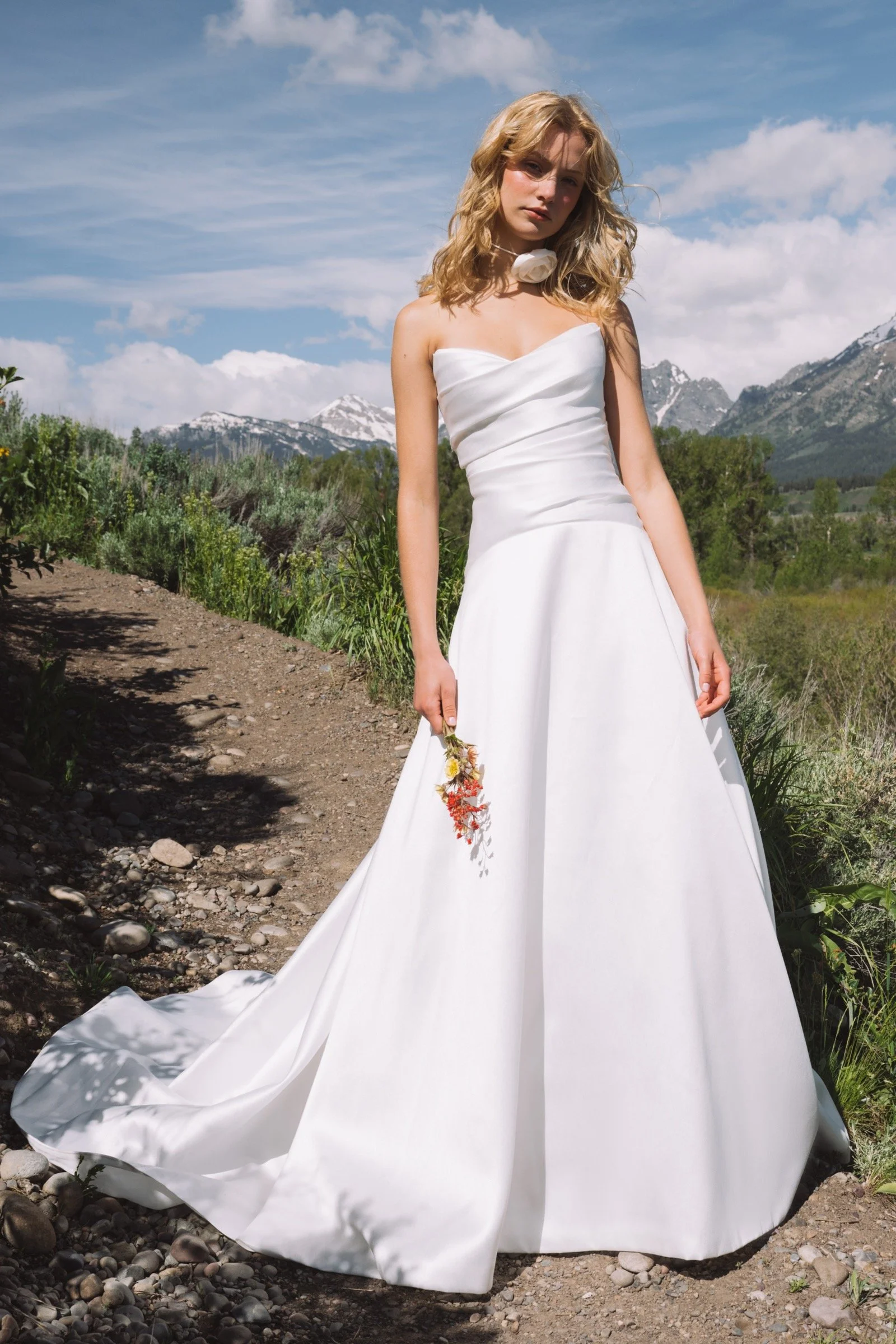 Ellery Brautkleid von Jenny Yoo mit sanft drapiertem Oberteil und tief sitzender Taille