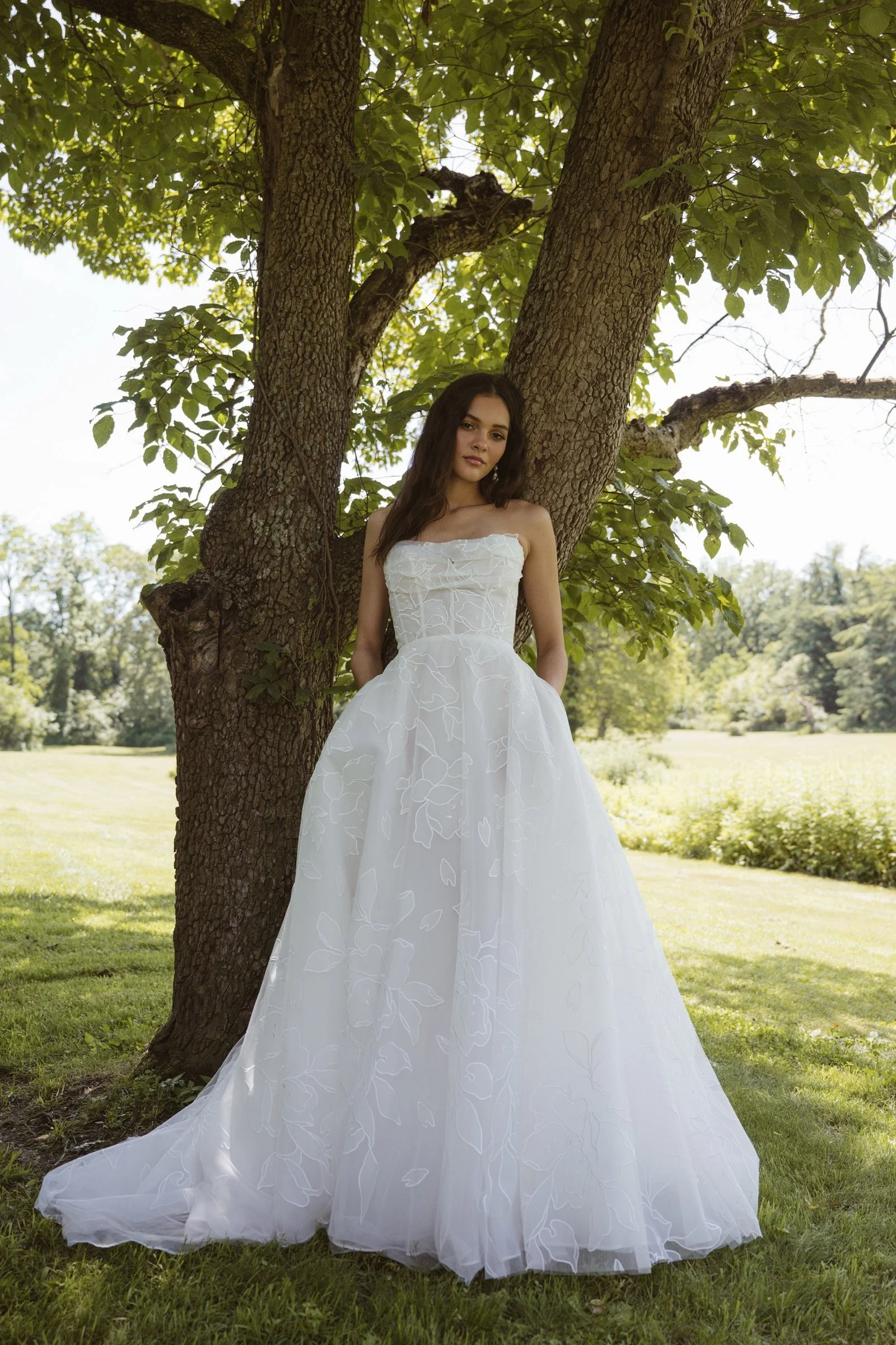 Lorelai von Jenny Yoo, A-Linien-Brautkleid aus Organza mit großen Blumenapplikationen