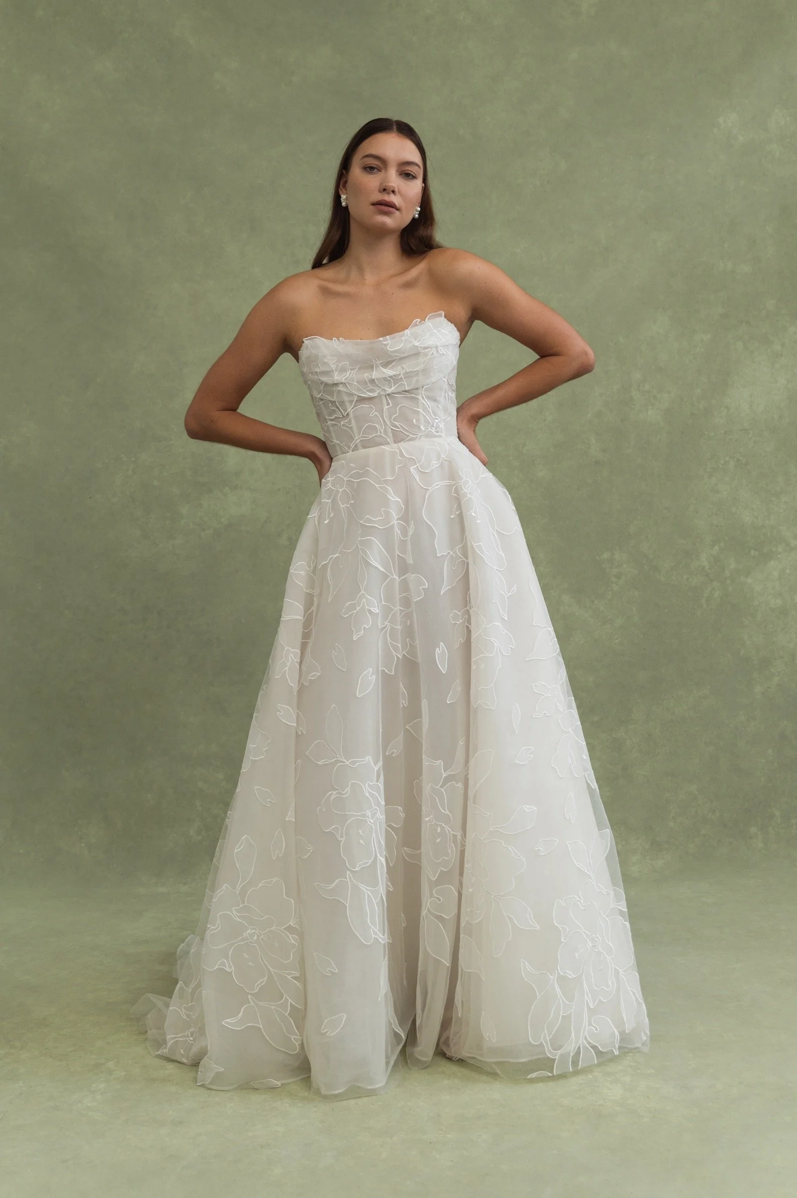 Lorelai von Jenny Yoo, A-Linien-Brautkleid aus Organza mit großen Blumenapplikationen