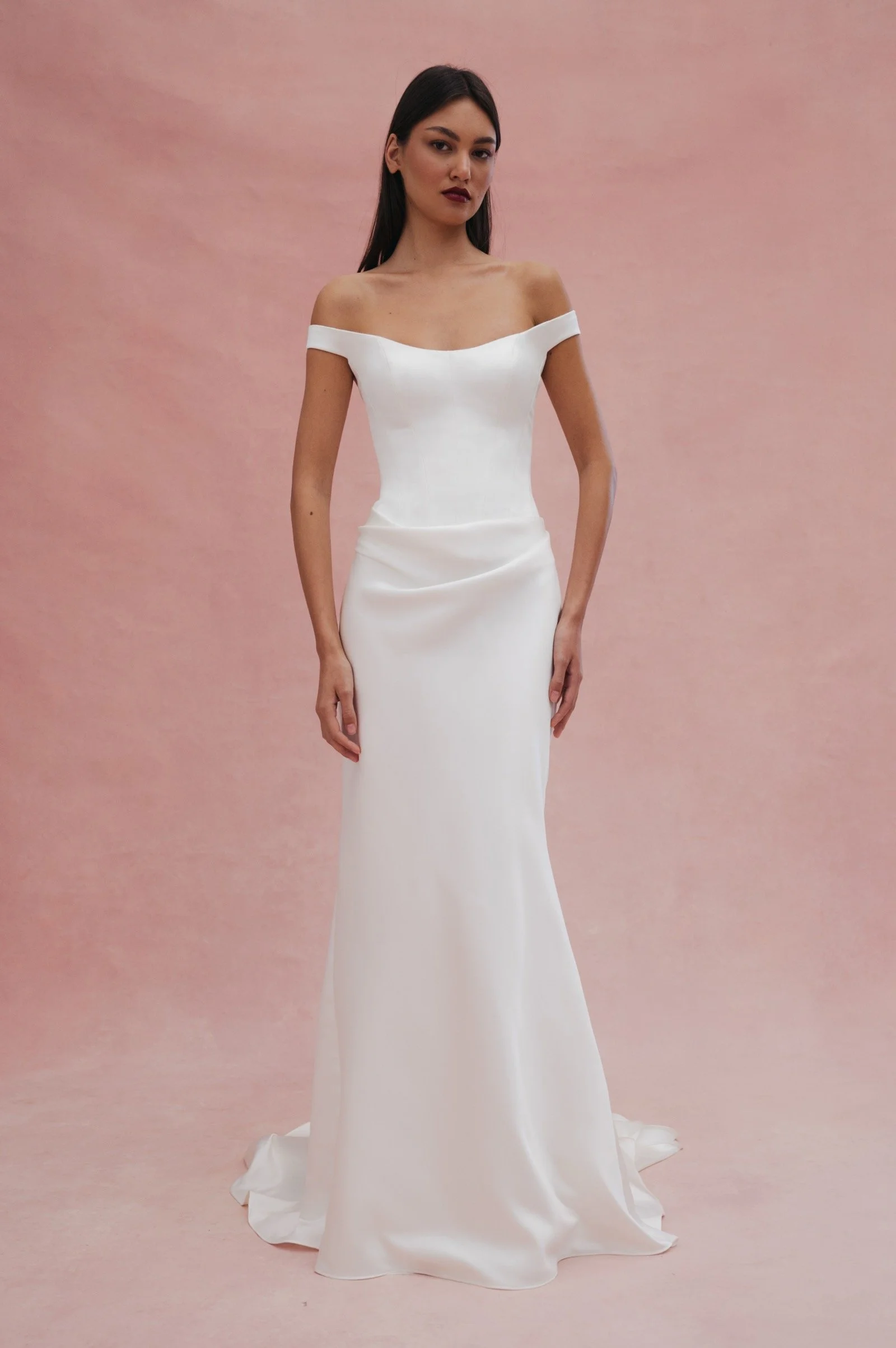 Elisa von Jenny Yoo, Fit-and-Flare-Brautkleid aus Satin mit schulterfreiem Ausschnitt
