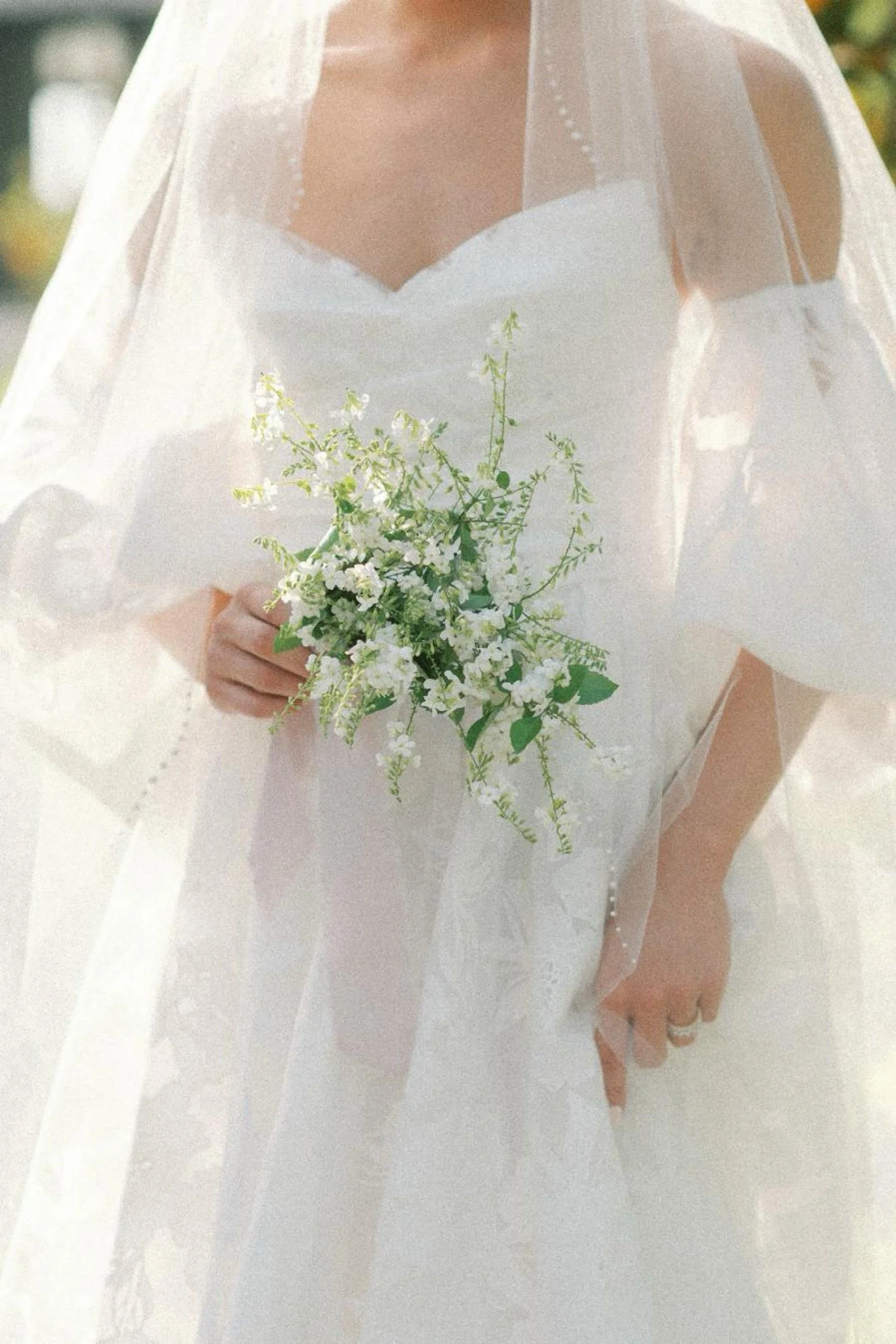 Vienna von Watters, trägerloses A-Linien-Brautkleid aus floralem Organza mit Herzausschnitt