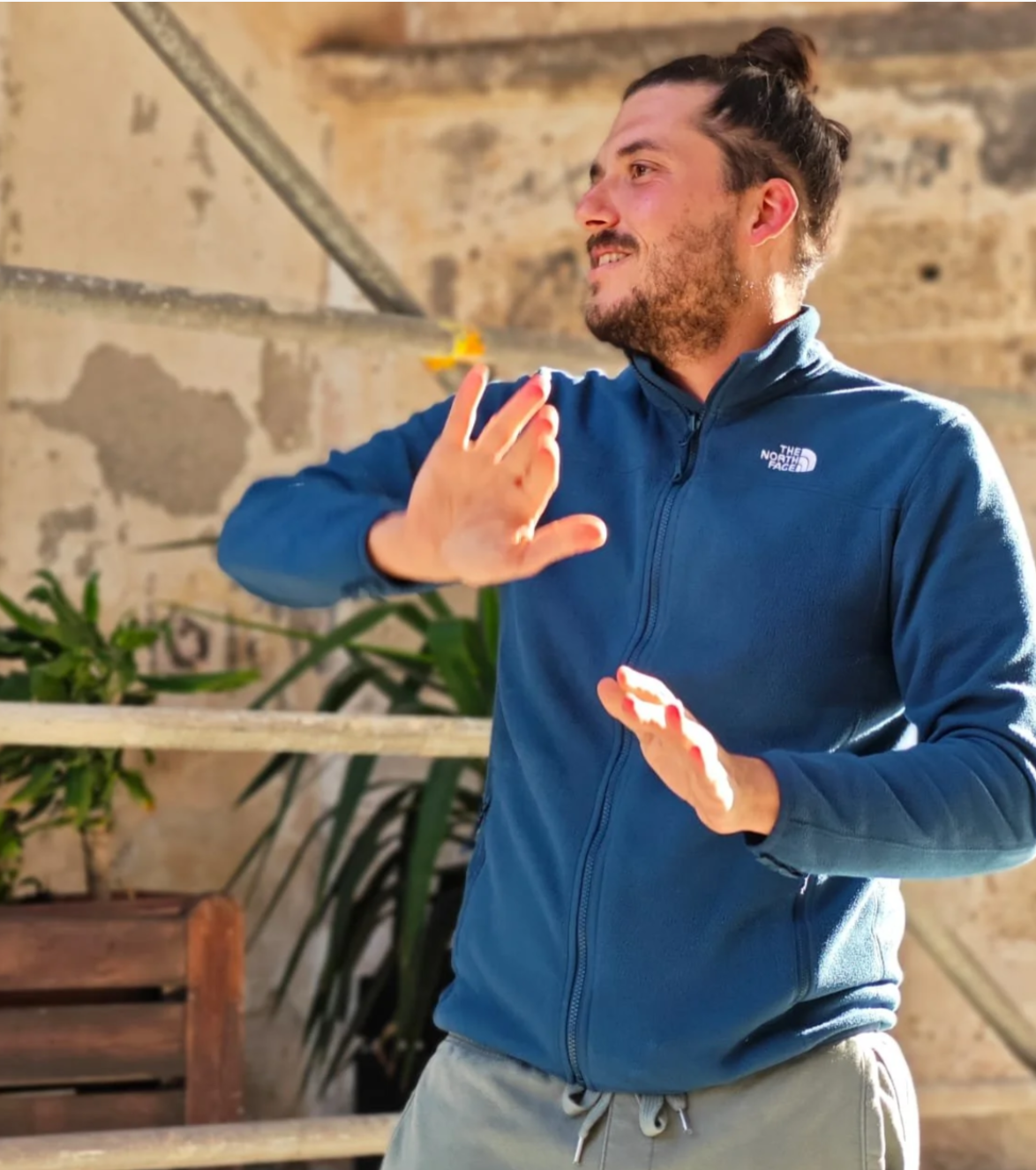 Andonis from Chania Walking Tours guiding guests in Chania