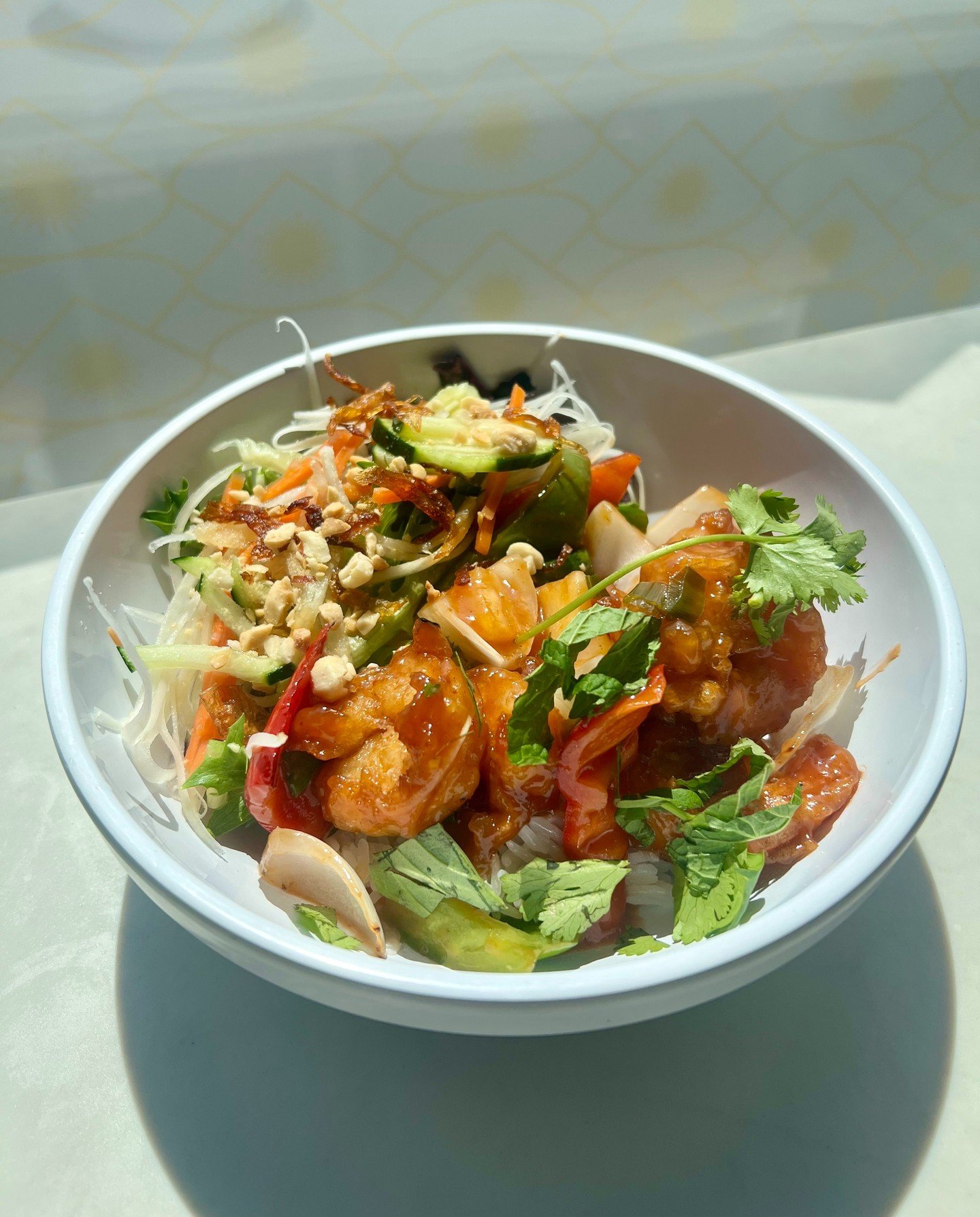 🍤🍍 Sweet &amp; Sour Shrimp Bowl 🍍🍤
Pineapple, Bell Peppers, Papaya Salad, Tamarind-Pineapple Sauce