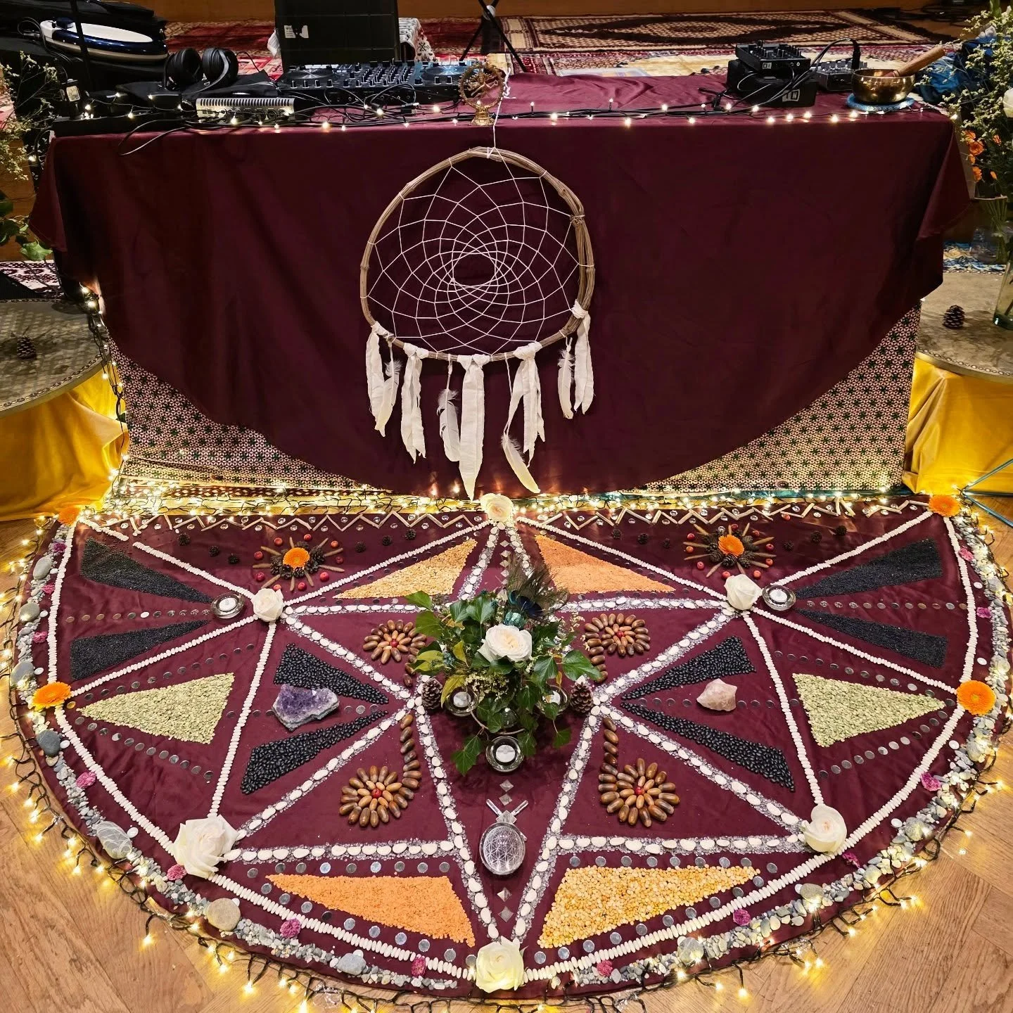 ✨️ Just created the Altar...and it blew my heart open ❤️

I arrived without knowing what I would create. 
But RYTHME OF TIME has always been a powerful theme for me - a bridge between the cosmos, the ancestors, and the  infinite language of the unive
