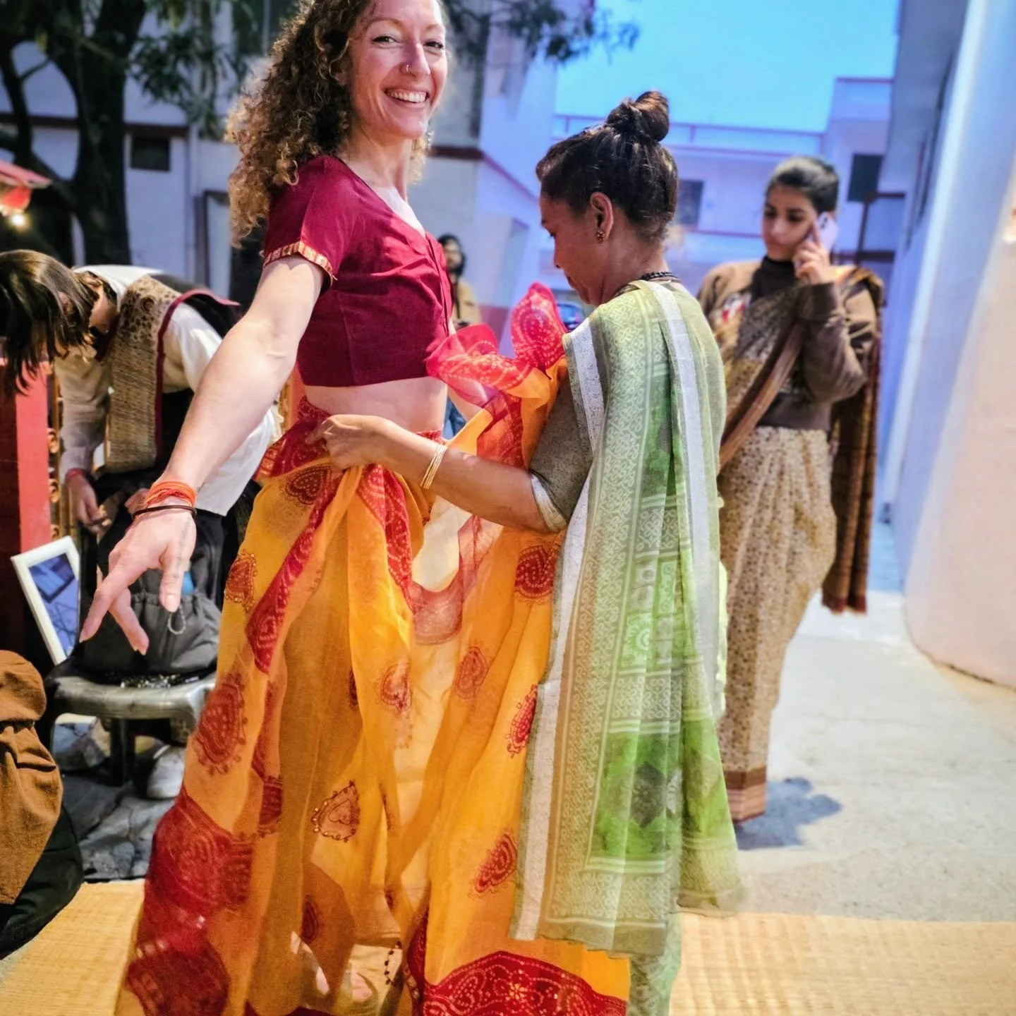 A Wonderful Birthday Kirtan ❤️ 

Just feel blessed to be in India for this special day 💞 with time to pray,  sing for Krishna and dance.

And as a gift, my first sari and a delicious dinner offered by the Kirtan Festival, in the company of beautiful