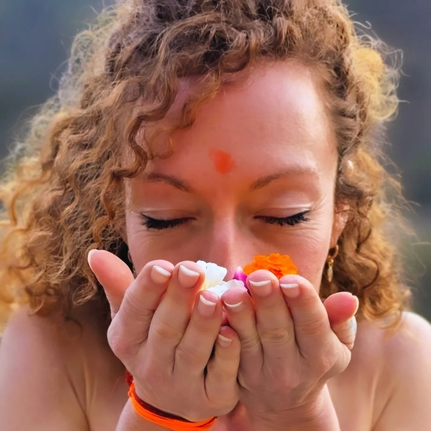 Magic Rishikesh - Part III 🕉🇮🇳🪷🐚🔱🌙🤍
&bull;
So happy to have made all these wonderful connections in this magical place. Gratitude, blessings, and joy ! 
Forever in my ❤️ 

#rishikesh #rishikeshdiaries #mahashivratri #ganga #gratitude