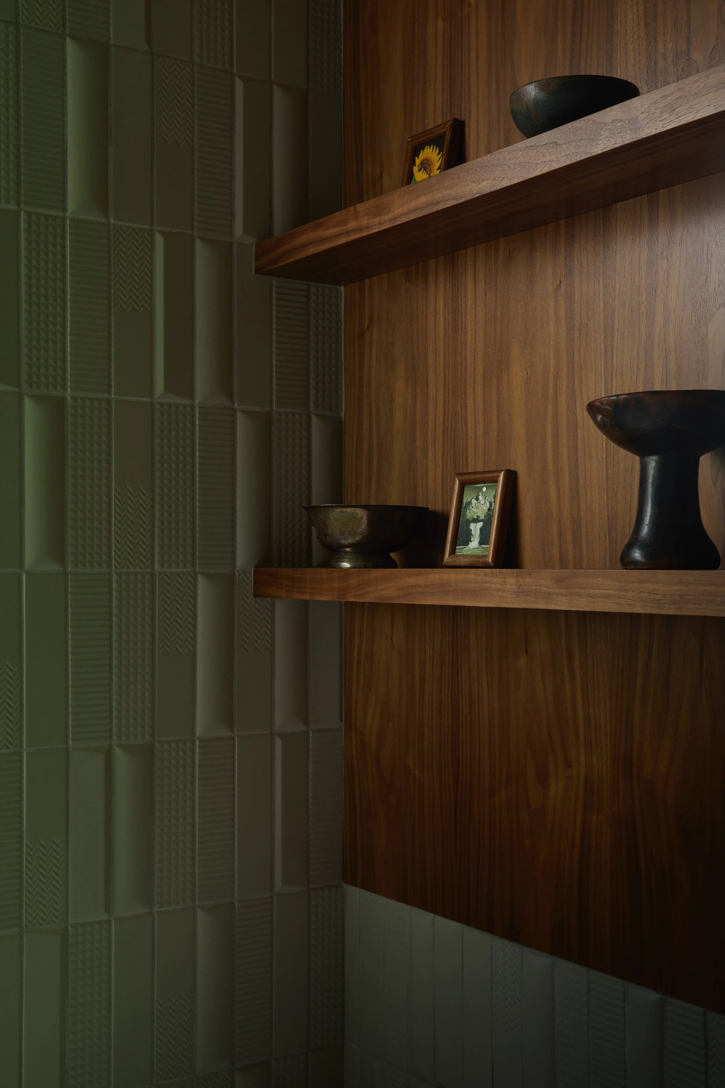 Guest_Bathroom_Shelves-2026_07_24_Dacotah_Studio_LR1743_TIFF.jpeg