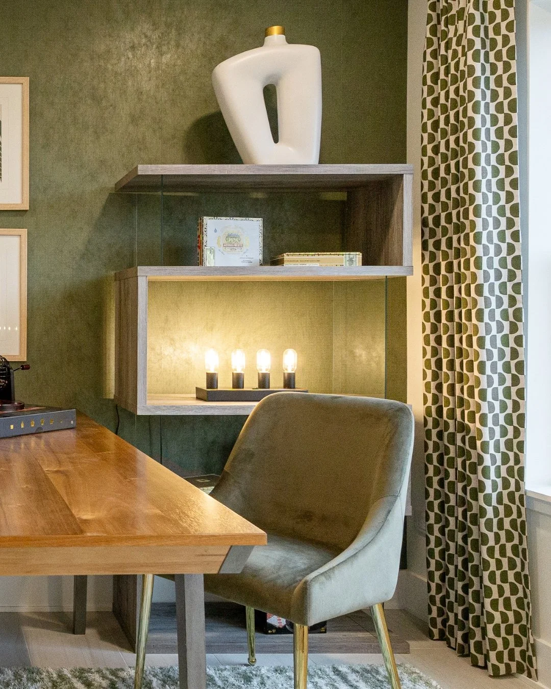 Moody interiors and fall tones - take a peek at some of our model homes from Metro on Main! π 
#EleniInteriors #ModelHomeDesign #InteriorDesign #DesignDetails #FallColorPalette #BetterLivingForEveryone #DesignInspo #InteriorStyling #MultifamilyDesi