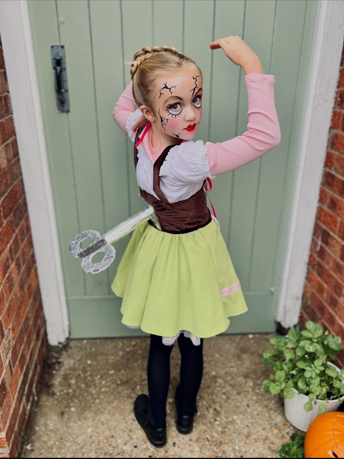 🎃Happy Halloween from my little doll!👻 

#suffolkfacepainting #halloweenfacepaint #suffolkhalloween