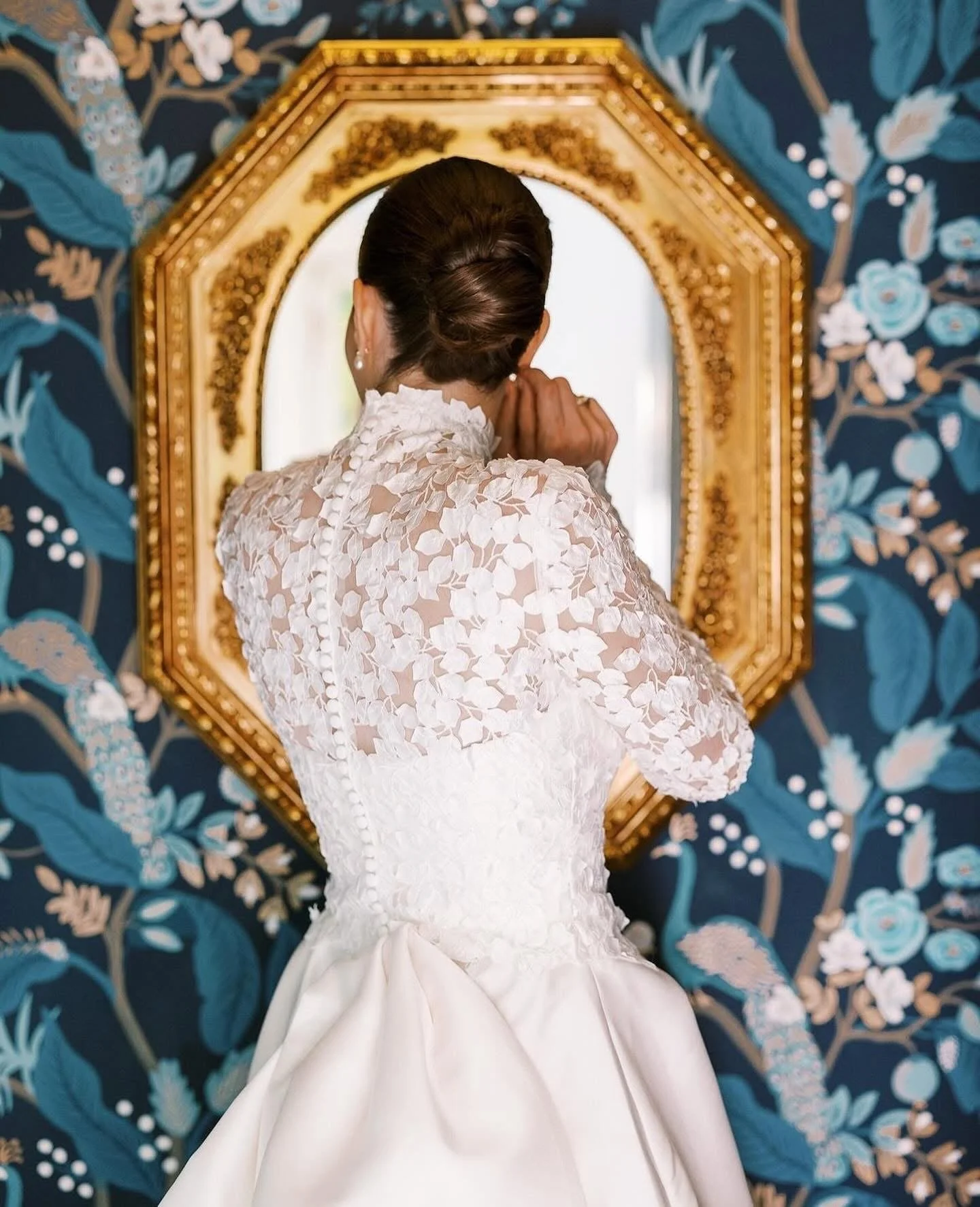 The perfect place for your bridal photos or wedding photos. The Bingham Estate in McKinney is the best place in north texas for photo shoots. Unique hotel with beautiful settings for photographers to capture the perfect images at their photoshoots. 