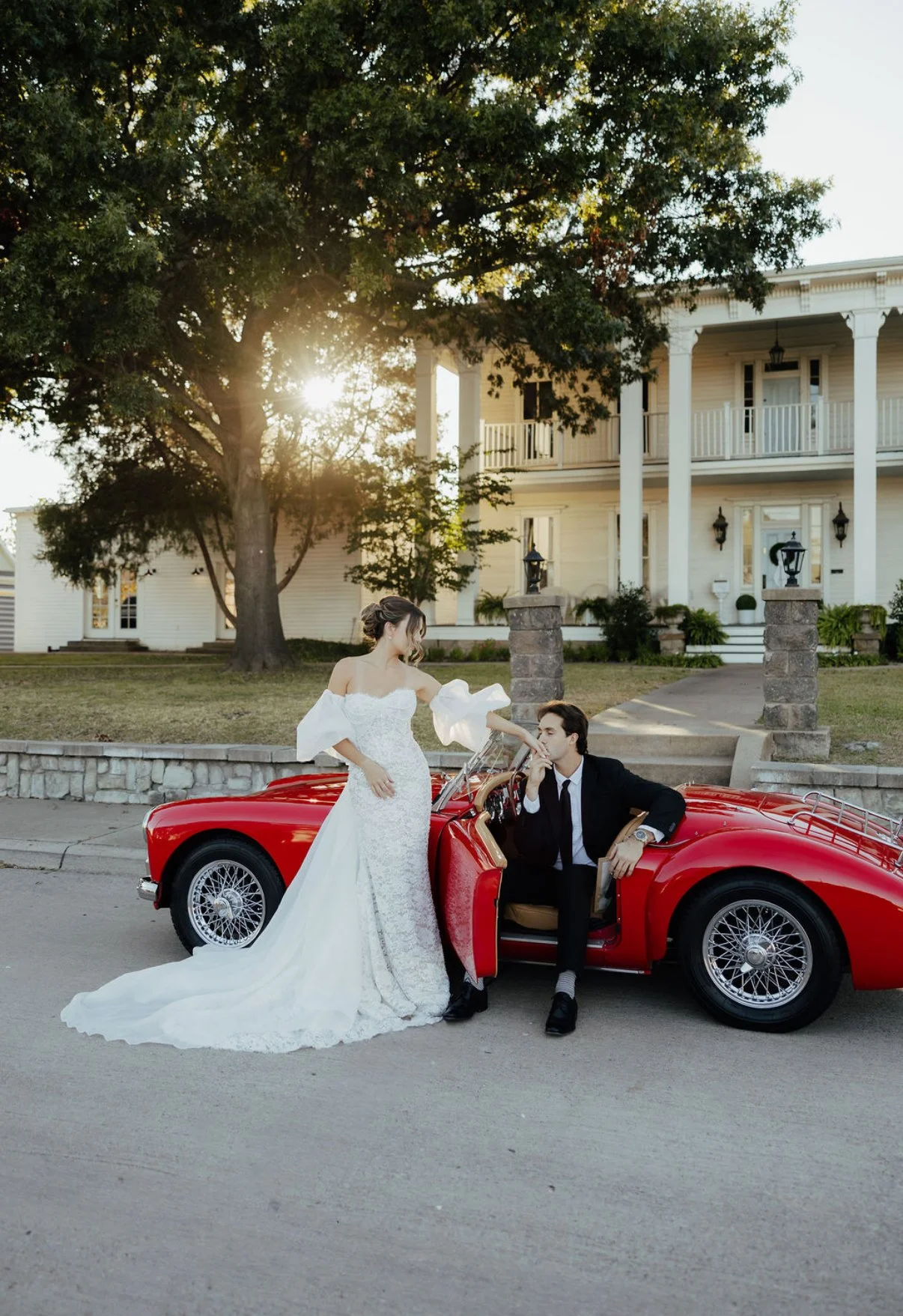 The perfect place for your bridal photos or wedding photos. The Bingham Estate in McKinney is the best place in north texas for photo shoots. Unique hotel with beautiful settings for photographers to capture the perfect images at their photoshoots. 
