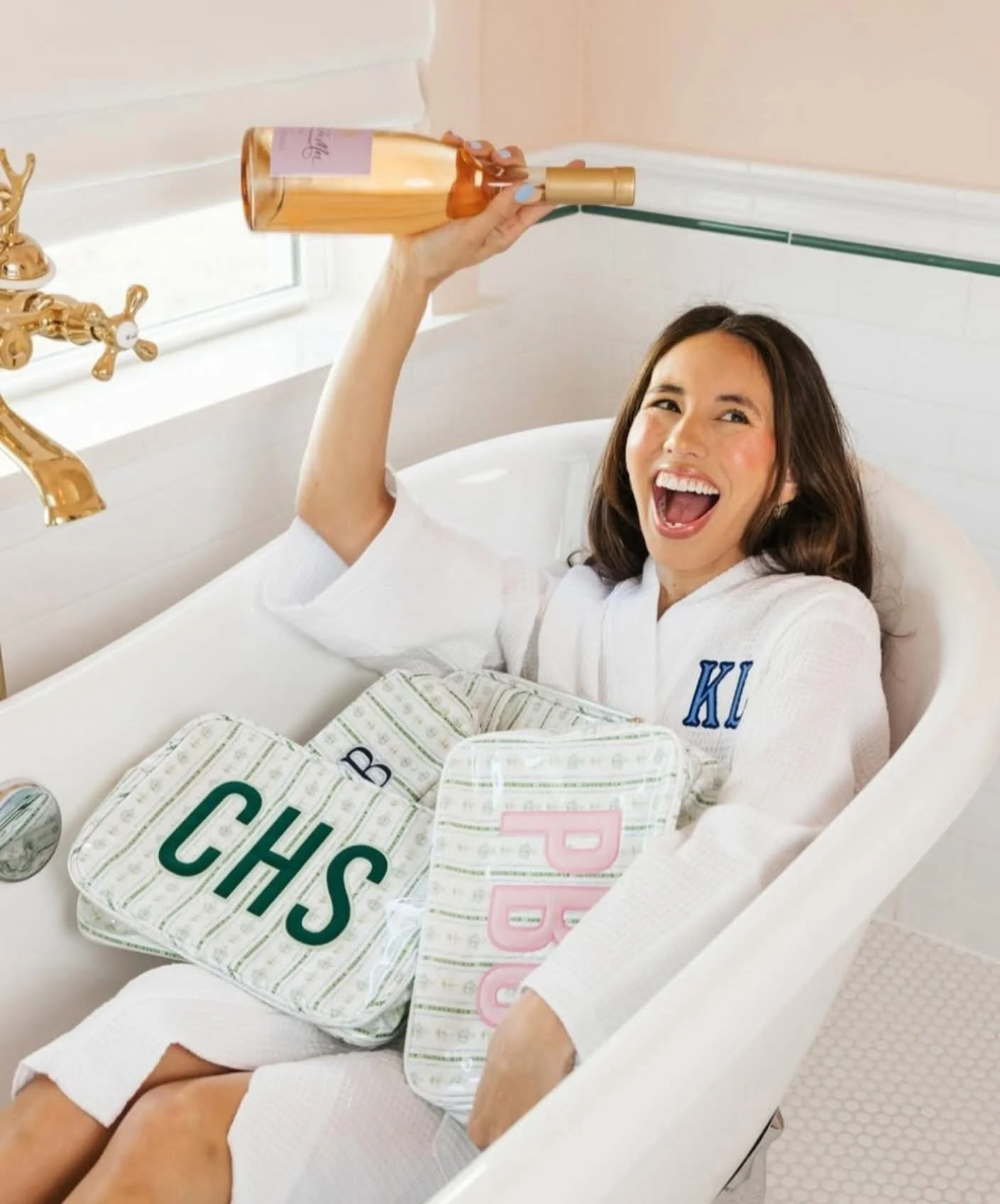 Mckinney hotel with luxurious suites and spa tubs for the perfect girls weekend getaway. The hotel is also the perfect spot for your brand's next photo shoot or for content creators trying to capture images near Dallas, Texas. 