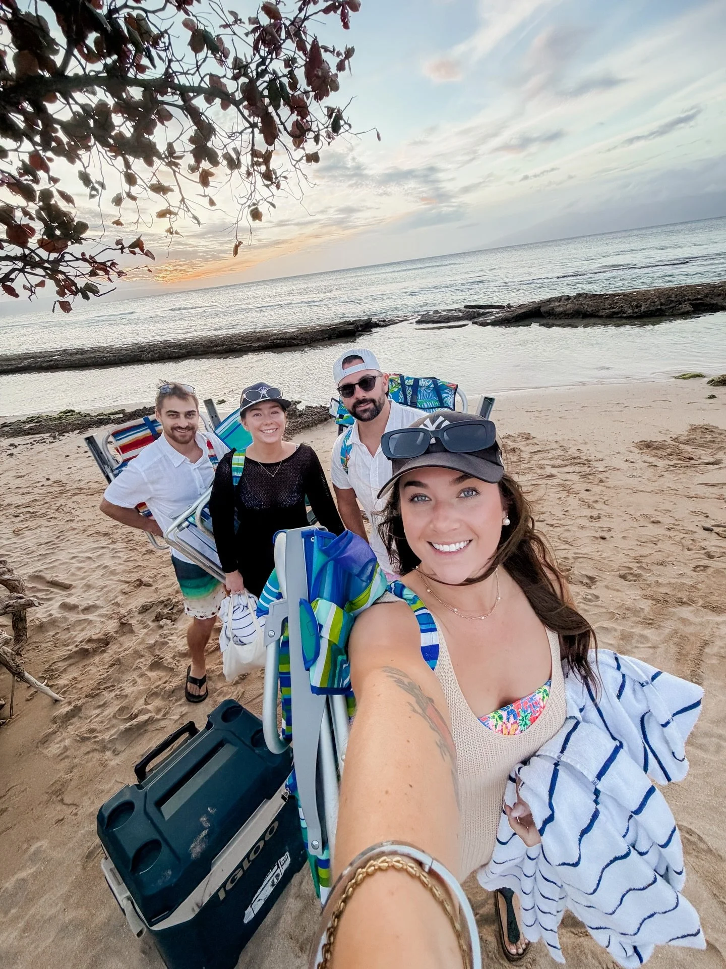 Paradise Recap 🌈

First time in Hawai&lsquo;i and wow. Perfect weather, unreal company, core memories made.

We arrive with a full Costco haul only to be greeted by no power 😅 No cold fridge. No elevator. Third-floor walk-up with all our luggage an