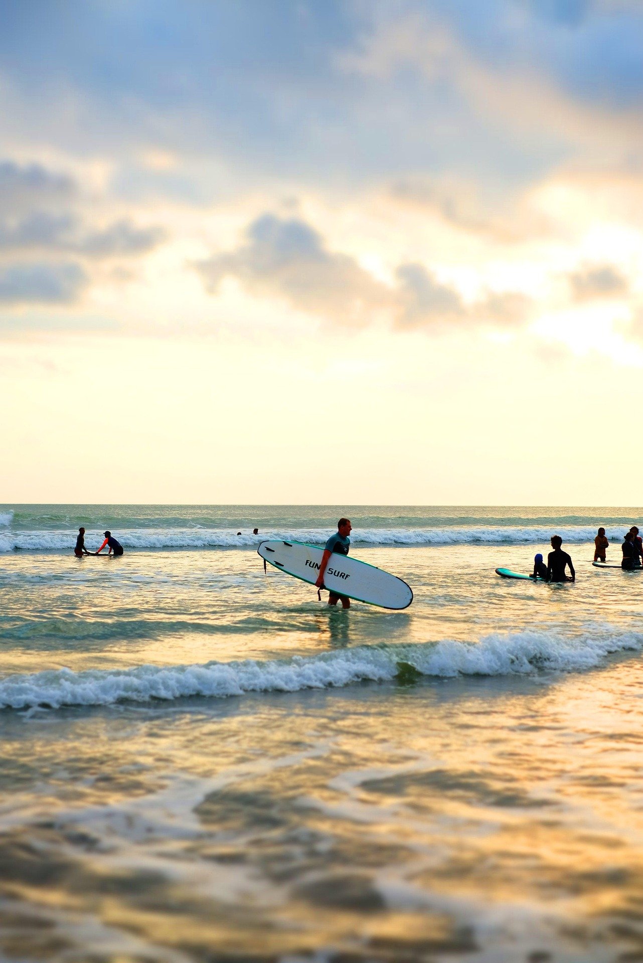 surfer-4376412_1920.jpg