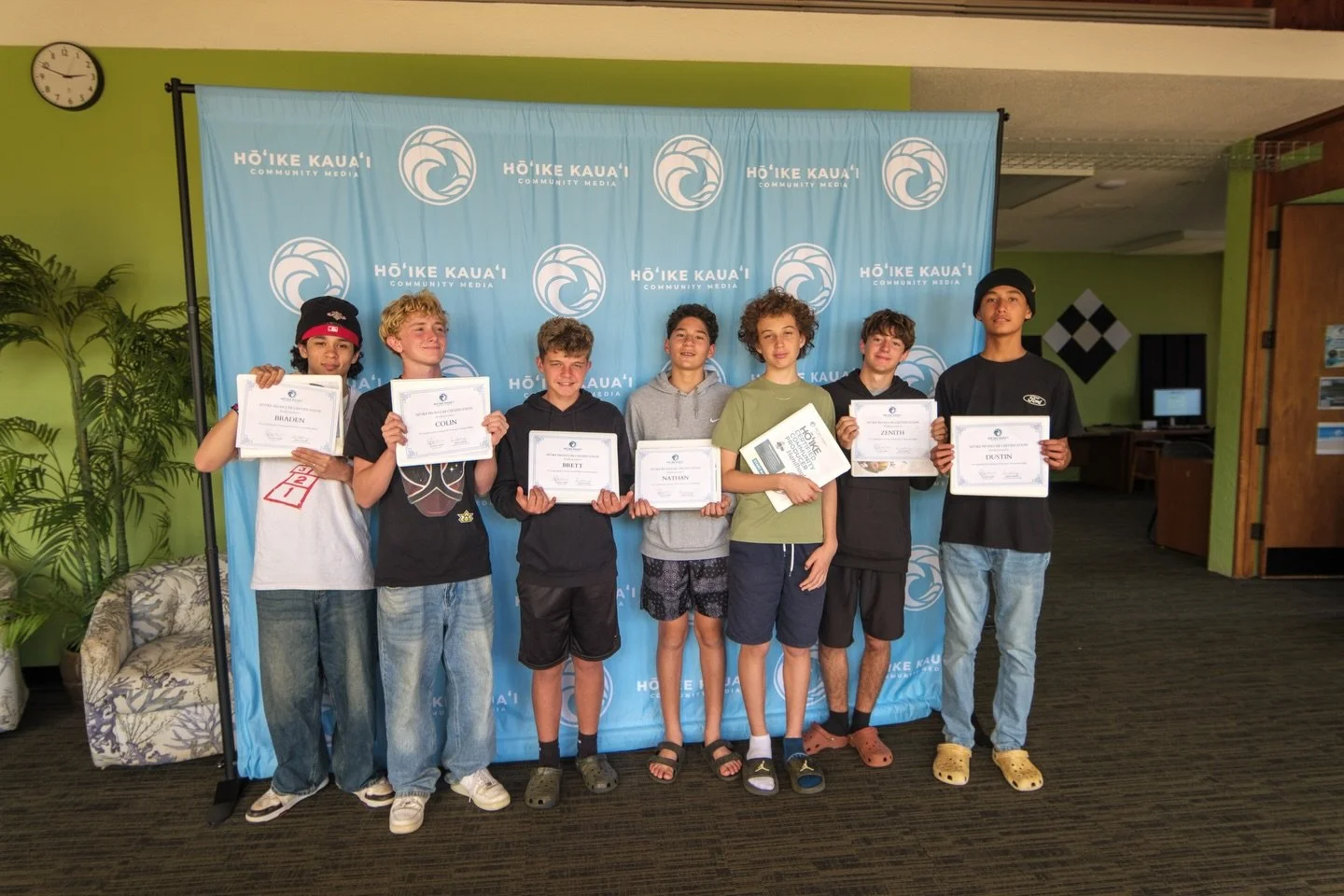 Congratulations to the @alakai_o_kauai group who came in today to get their certifications done in ONE DAY! We&rsquo;re happy to have school groups come through so that whenever they want they can checkout equipment to tell their story!

#mediaeducat